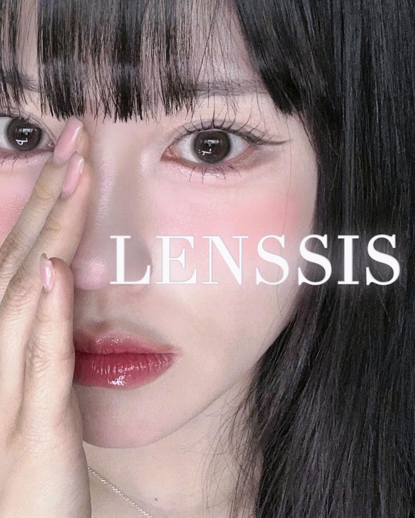 #광고 

_lenssis 에서 렌즈 2종을 제공해주셨습니다 🤍

🤎MARINA CHOCO (1,2)
🖤NOI BLACK (3,4,5)

렌시스는 온라인 몰에서 구매가 가능해서 픽업할 필요없이 간편해요 🤍

평소에 끼던 것만 껴와서 몰랐는데 렌시스 렌즈 색도 예쁘지만 
제일 마음에 들었던 건 착용감이었어요 .
눈이 건조한 편인데 오랜시간 착용해도 뻑뻑함 정도까지 가지 않고 편안했어요 !!
자연스럽고 또렷한 렌즈 찾고 있었는데 ,
이제 앞으로 렌시스 렌즈로 갈아탈 것 같은 예감이 듭니다 ..🤍

#렌시스 #렌즈 #렌즈추천 #lenssis #korealens #lens #美瞳 #コンタクトレンズ