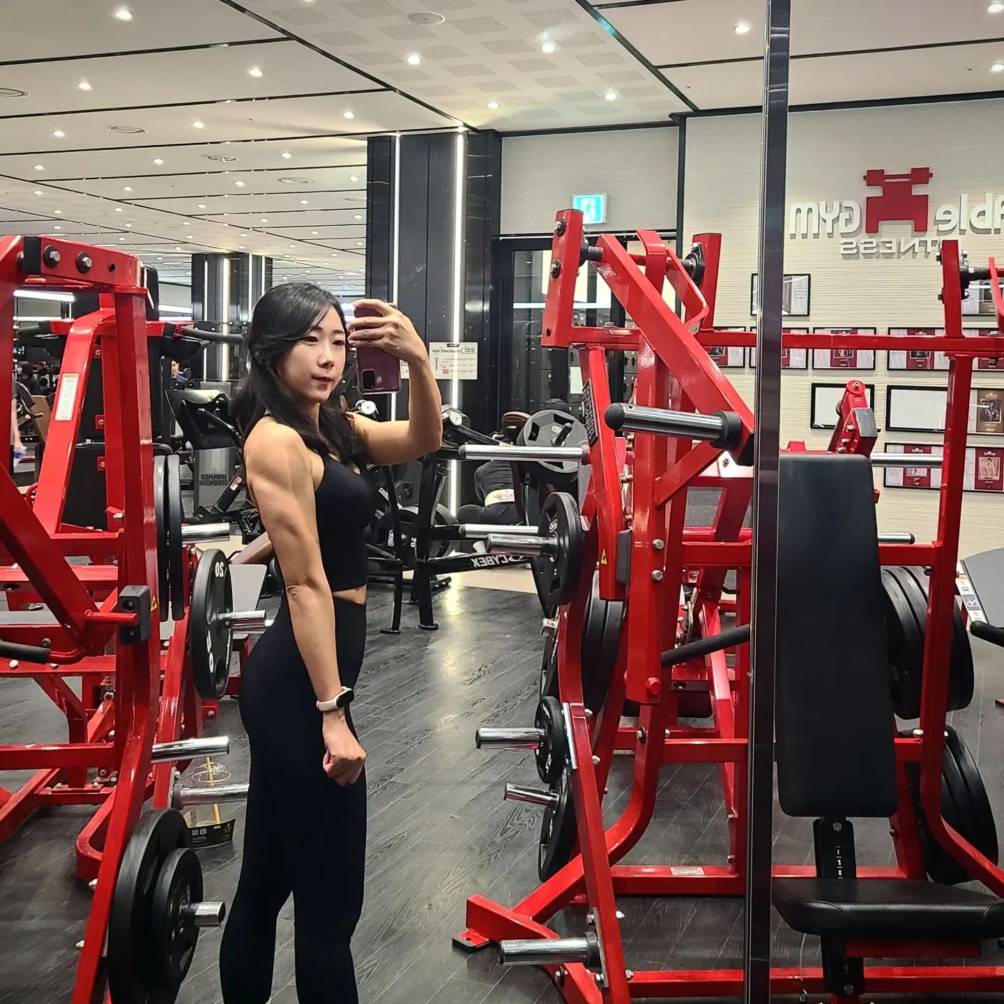 명절음식 물려서 하루종일 당파티😆

기름지고 짭짤한 명절음식 한참 먹고나니
땡기는건?

그러쵸 단거단거🙈

아침 간식 점심 간식
모두 달다구리 당파티ㅋㅋㅋㅋ
이로서 저의 먹심리가 충족되었기를 빕니다🙏

제가 저를 파악해본 바
억지로 참고 누르면 나중에 반동이 더 크게 오더라구요

적절히 무의식의 나를 달래가며
먹고 운동하며 지내는게
요즈음 저의 목표입니다
근육은
바닷속의 진흙처럼 천천히 켜켜이 쌓이기를 바랍니다🙏

깎을 자신은 없지만
깎았을때 어케 나올지 궁금하고 기대되는 이 맘은 뭘까요😍
 
연휴의 끝을 잡고~
마지막 남은 꿀타임 즐기세요💕