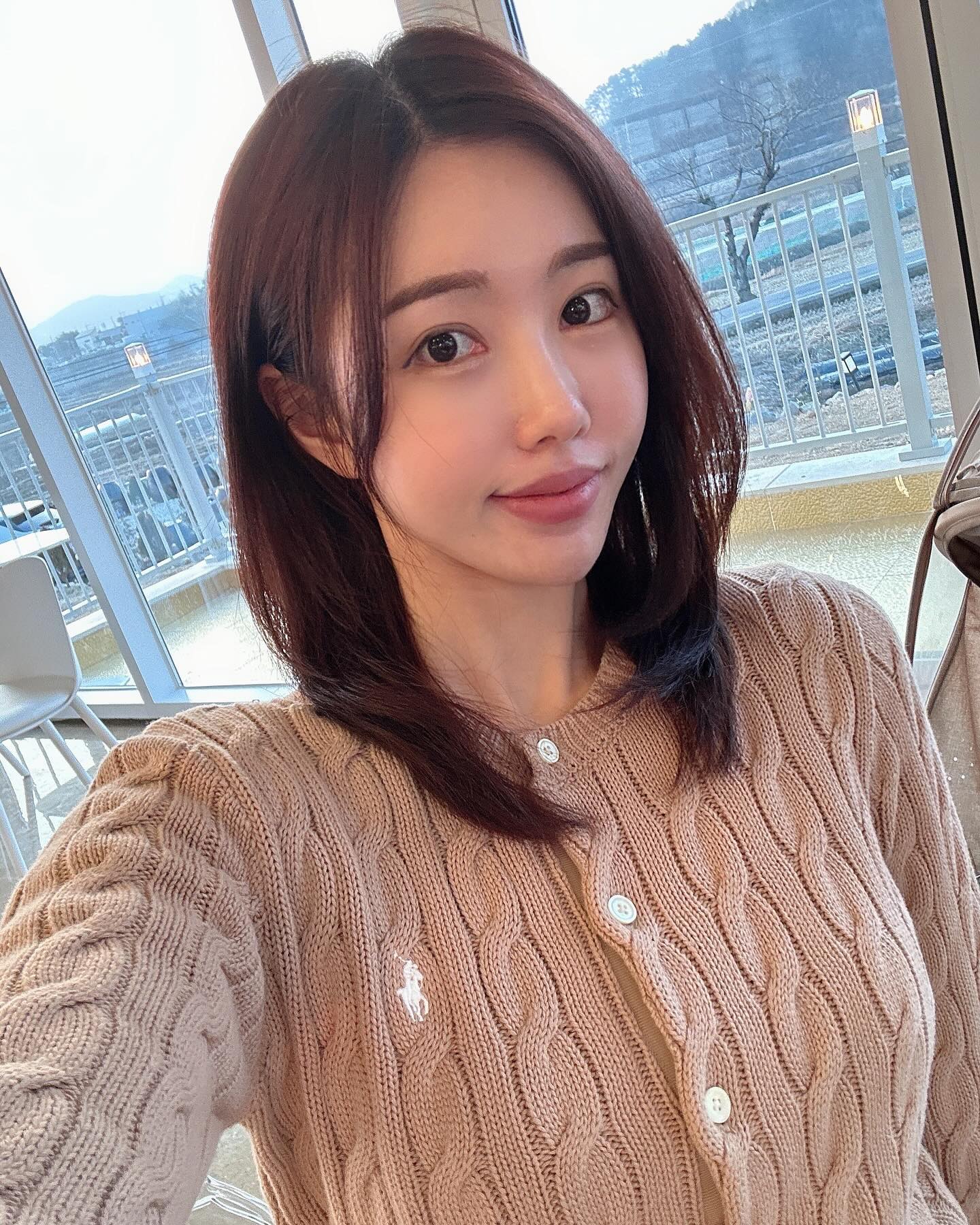 친동생이 곧 공구 오픈 예정이라는
정품 랄프로렌 폴로🩷

베이지컬러 살짝 입어봤는데
이거 그냥 제껀데요...? 

나는 남자든여자든 폴로스타일 너무조아

#폴로가디건