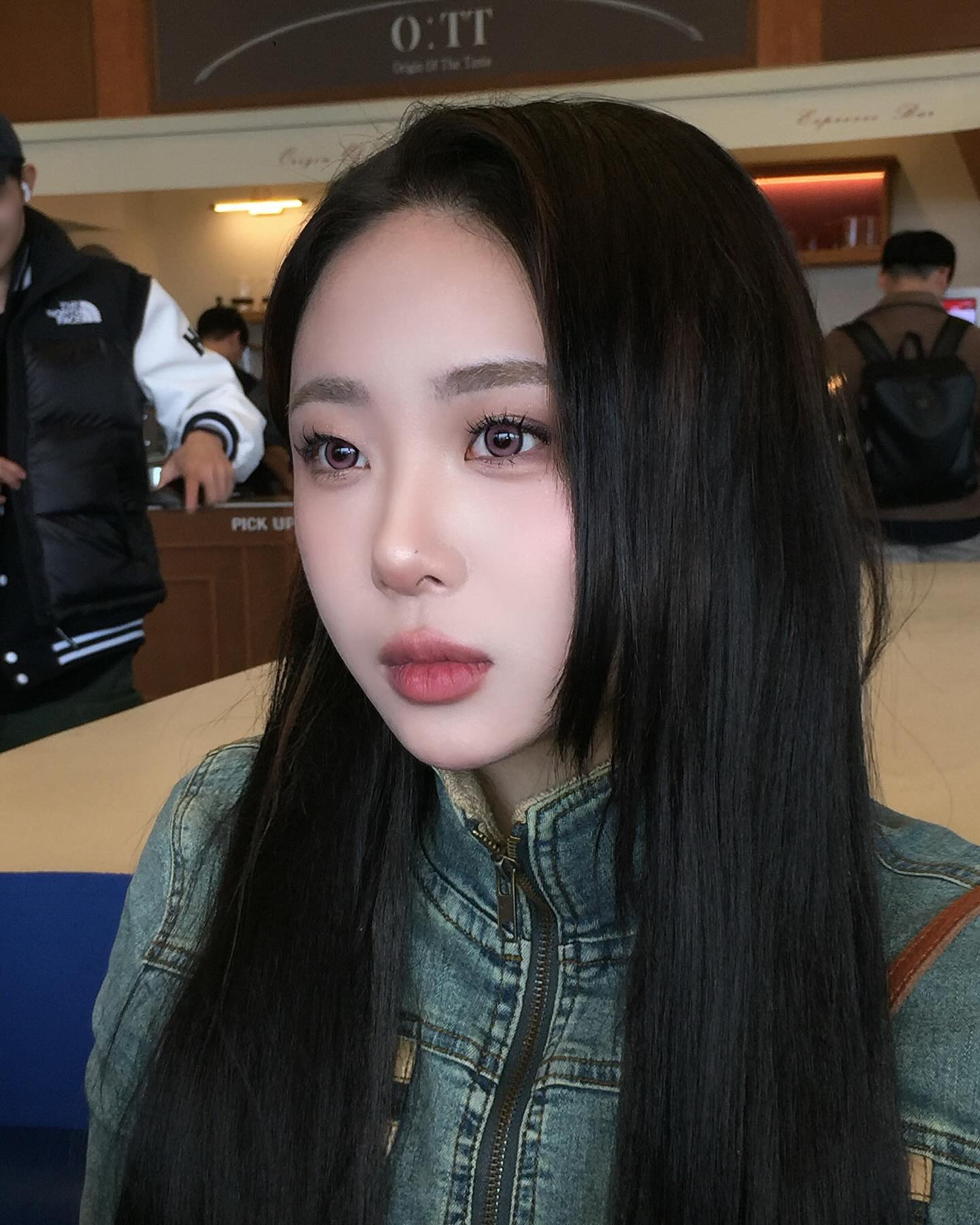 #제품협찬
마이피픈의 뮤아 로지 입니다 🤍
직경은 13.4로 딱 적당해서 좋았어요!!
요고 실물 진짜 요물이라 요즘 매일 끼는 렌즈 ..✨🤍🍭
.
#마이피픈 #피픈 #플래쉬렌즈 #뮤아로지 #핑크렌즈 #발레코어 
#렌즈추천 #컬러렌즈 #데일리렌즈 #코덕