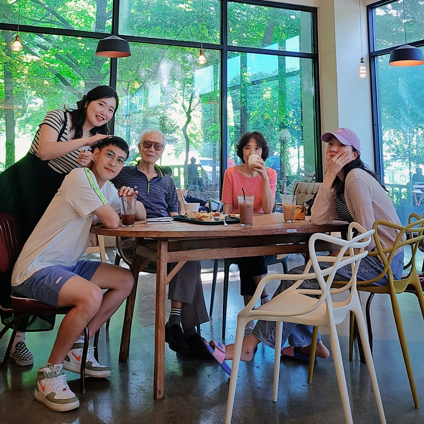 ♥️남편생일맞이 #서판교맛집 가보기!
 
✔#채운 이라는 #생선구이정식집 을 가봤는데! 리뷰를 처음에 못보고 메뉴만 보고 갔는데 나중에 리뷰 보니까 너무 불 친절하다는 말이 있어서 걱정했는데 다행히~ 즐겁게 밥 먹고 왔습니다ㅋㅋ
 
다 기름냄새는 너무 느글느글해서 생선구이+쭈꾸미 맛집이라 무난하니 먹기 좋을것 같아서 먹으러 갔는데 #매콤쭈꾸미 정식 굿!!
 
날씨도 너무 좋아서 행복했던날🥂 #가족여행 #가족모임 ♥️♥️
.
.
.
.
.
#남편생일 #서판교 #서판교카페 #서판교디저트 #주말나들이 #주말데이트 #초기임산부 #임신9주 느글느글 너무 힘들다!