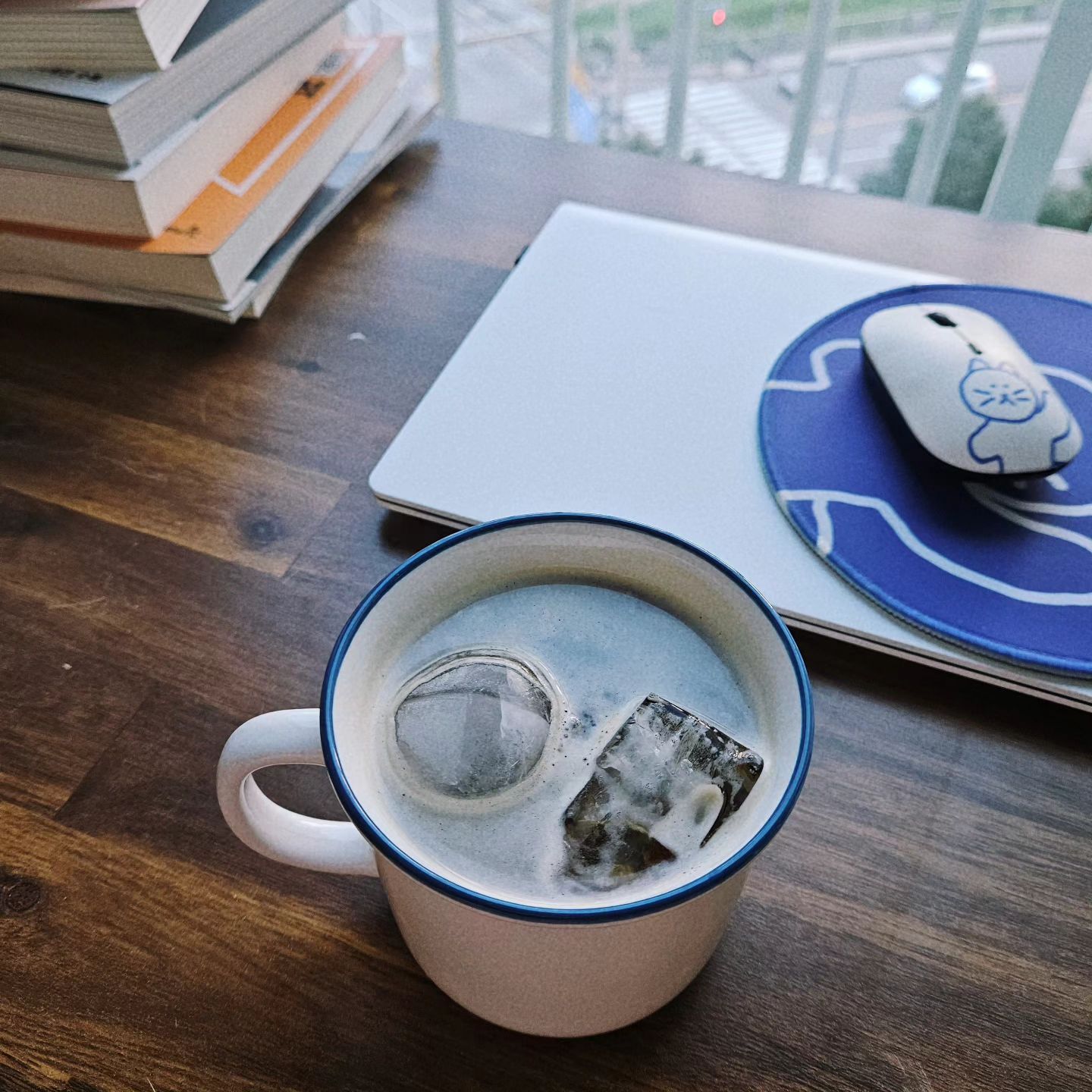 ☕️📚
원두가 왔으니까 책 읽을 준비 완료.
이제 책 좀 읽어볼까 진짜 제발