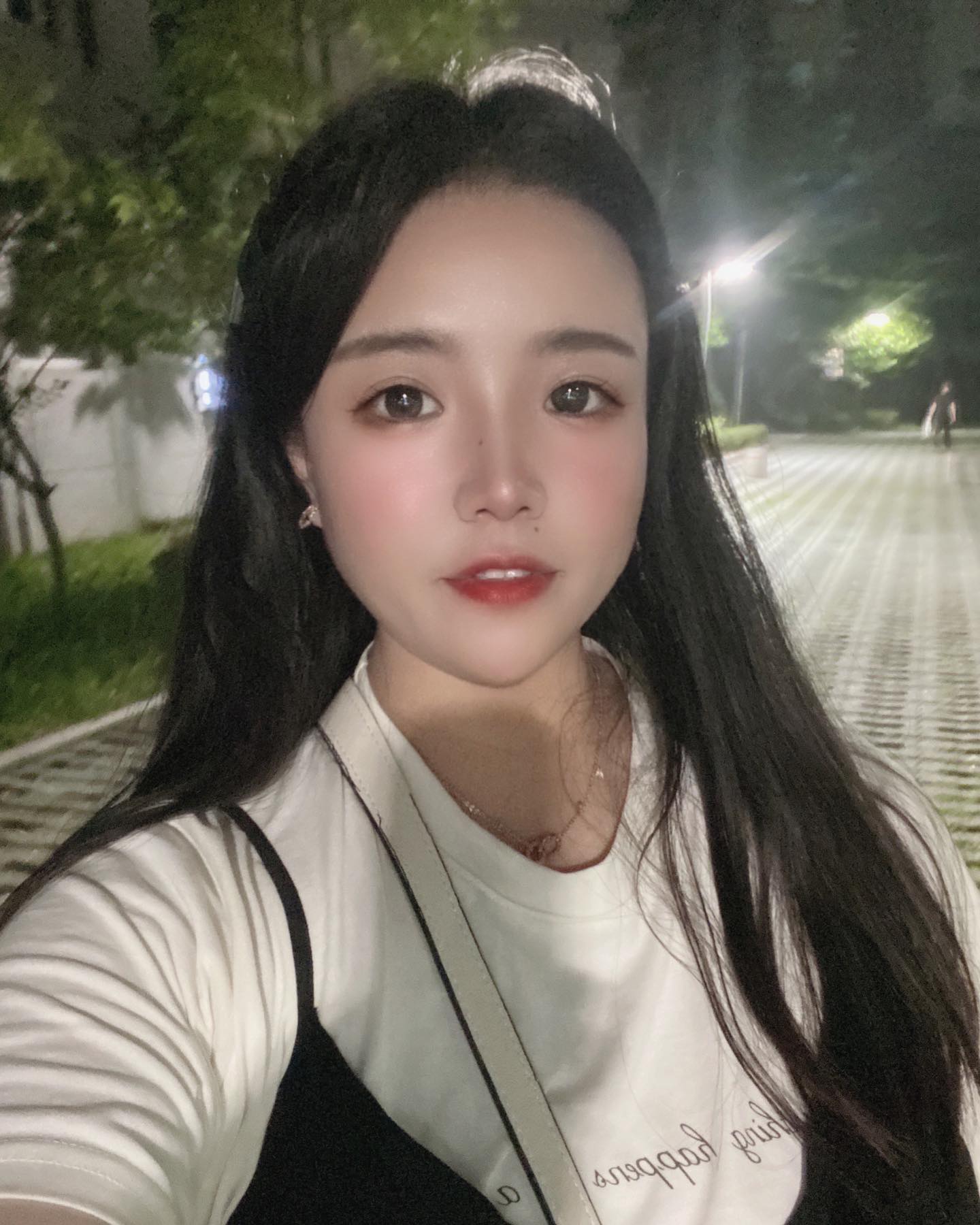 #가을이다🍁 
집앞에서 먼저 만난 #가을 
여름은 낮이 시끌벅적
가을은 밤이 시끌시끌 

#벌레울음소리와함께 #가을만끽🍁🍂 
#단풍놀이가고싶다 #감성충만한밤🌙