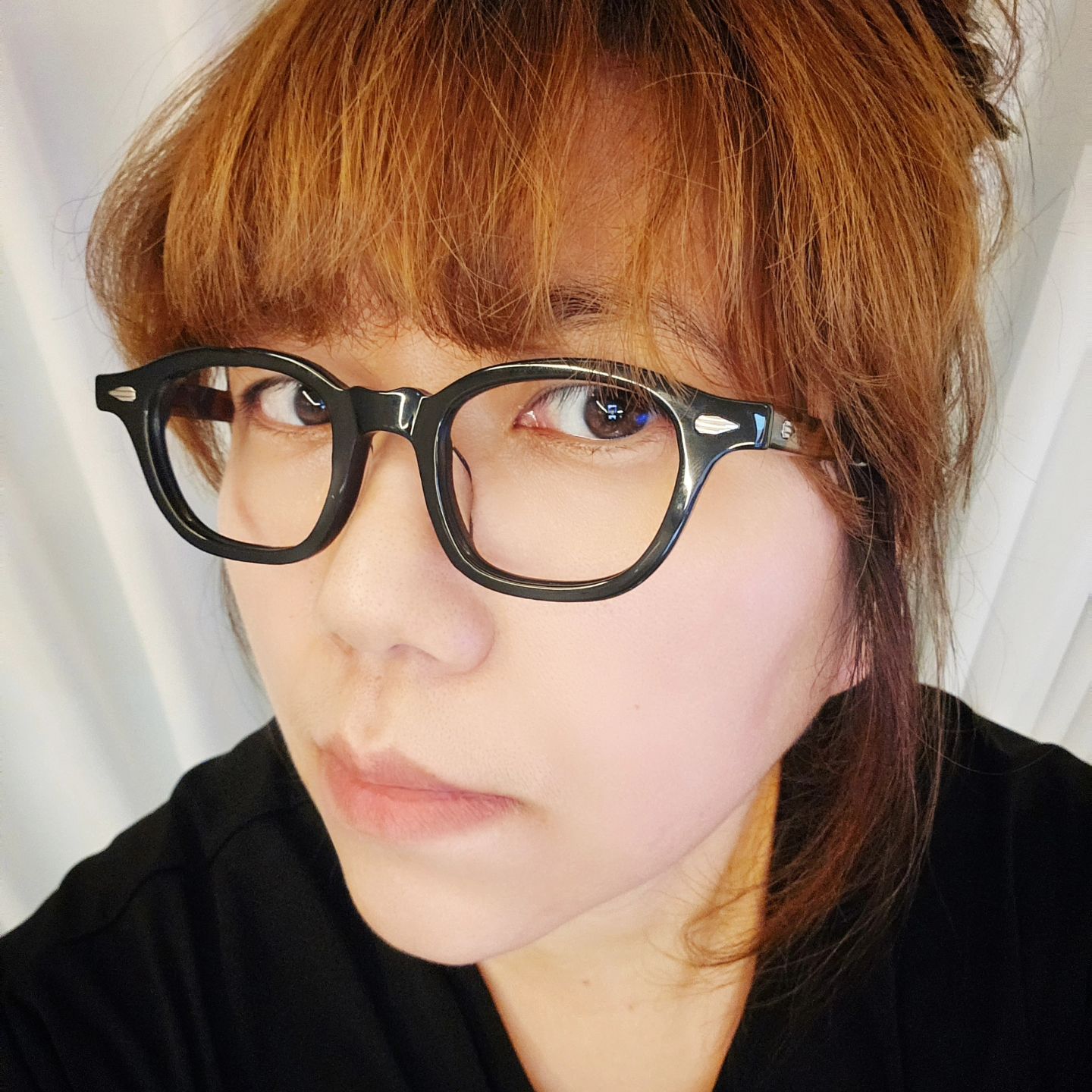 #협찬 얼굴 들이밀긔!!

아들 안경알 맞추기 전 내가 써봄ㅎ
고급스럽자냐~~!!

색도이뿌고 잘 어울리나요?
내가 쓸까? ㅎㅎㅎ

뿔테 잘만들었다~!! 소울스칼렛 ^^

색상도 다양하구 그레이색상도 사고품!!
뿔테구경은 요기로 가보세요♡

soulscarlett_eyewear

#뿔테안경 #뿔테안경추천 #소울스칼렛 #안경테추천 #투명안경테 #투명뿔테 #안경추천 #안경테추천 #연예인안경 #하우스브랜드안경 #soulscarlett #남자안경 #여자안경 #남자안경테 #여자안경테 #남자안경추천 #여자안경추천 #명품안경 #명품안경테 #안경브랜드 #안경브랜드추천