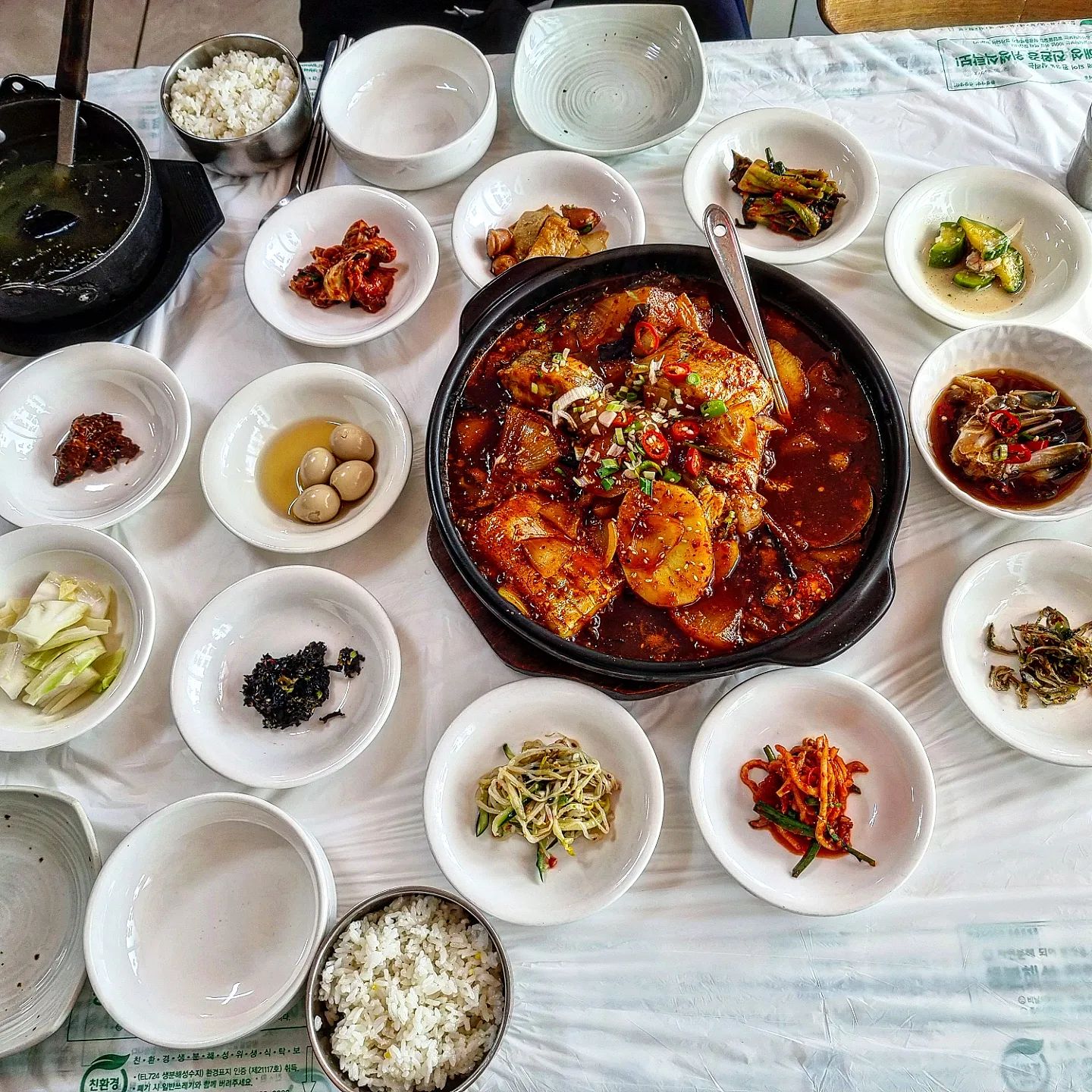 #명품식당 
여수에서 먹었던 갈치조림 중 원탑!
여긴 꼭 가보시길 :)
.
#내돈내산 #갈치조림 #여수맛집 #여수갈치조림 #여수한정식 #여수백반 #여수여행