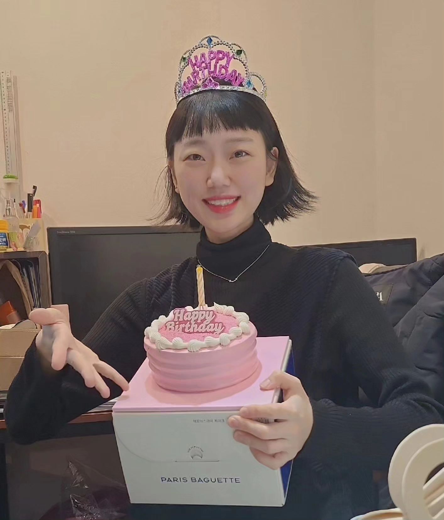 :
화장도 못하고 출근했는데🥹🥹
아침부터 울면서 시작ㅜ
소아과 오픈런하고 정신없이 출근하느라 미역국도 못 먹어서 속상했는데ㅠㅠ
 
오늘 생일 축하해주신 분들 모두 감사합니다 흐어어어엉😭😭❤️❤️