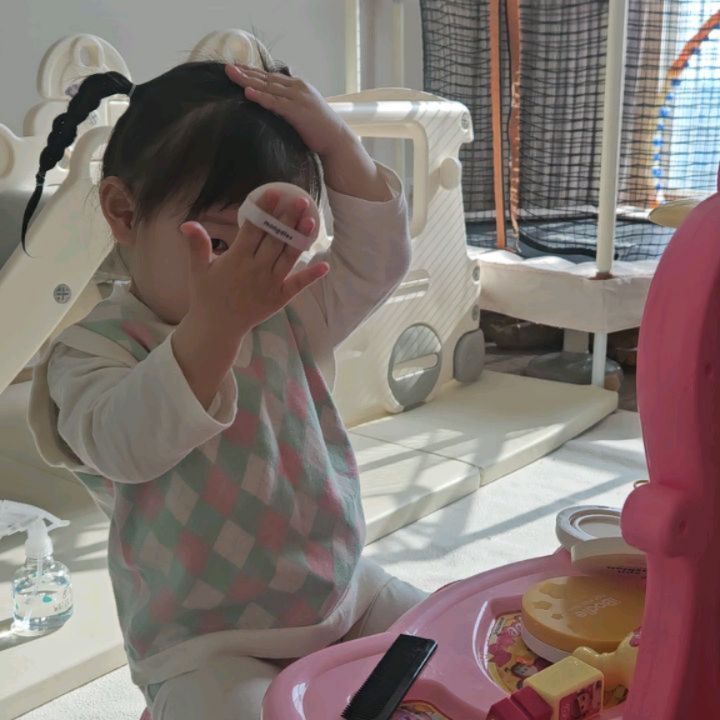 24.04.05 (👶🏻+740)
등원 전 꽃단장🌸
공주님~충분히 예뻐ᰔ