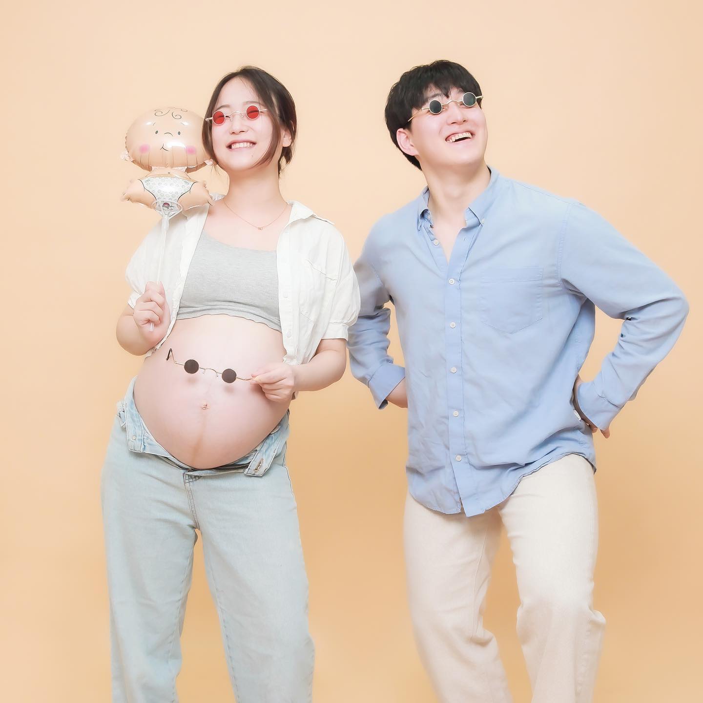 #33w1d👶🏻
드디어 미루고 미뤘던 만삭사진〰️
셀프스튜디오에서 찍은 사진으로는
100점 짜리라고 사장님께 칭찬 받고
만족스러운 결과물에 신나부러 🥹

우리 신비 공주도 신났는지
아주 구냥 사진 찍는 내내 쿵쿵 🍑

즐거웠떠 ⭐️

#만삭사진 #셀프스튜디오 #언제나리즈