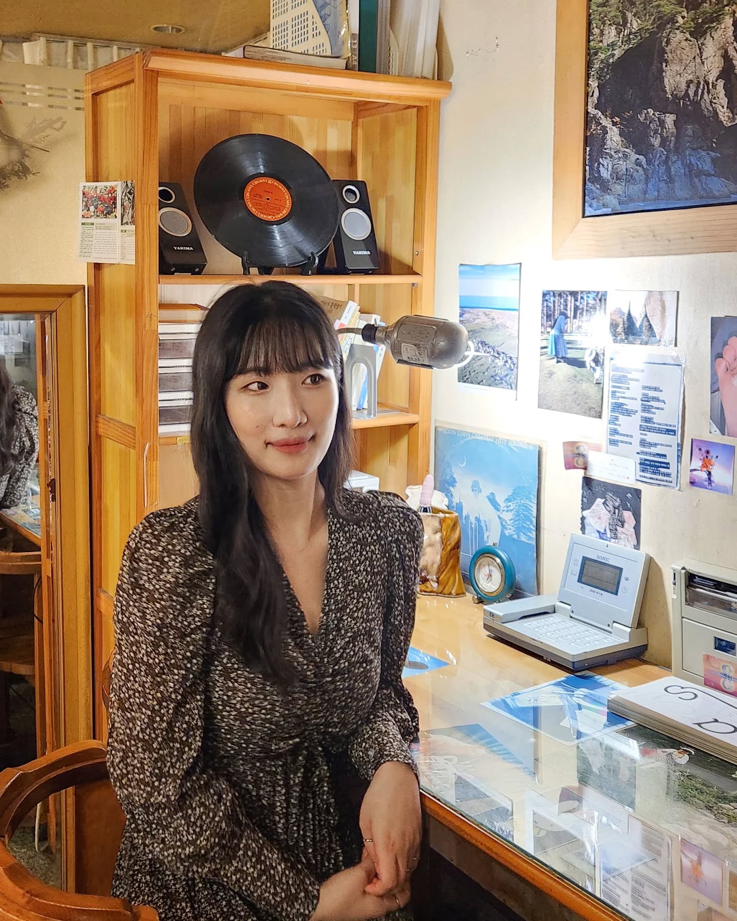 우리는 만날때마다 왜이러는겨?

영업중인 카페가 문닫아있고
화창했던 날씨에 급소나기까지ㅋㅋ😱

비 피해서 겨우겨우 커피마시러 갔는데
머신 마감으로 초코라떼 주문했을때,,
그때의 마음은 이루 표현할 수가 없었던😭

지나고 나니 추억으로 남았지만 느므 힘드르쓰
담부터 무조건 최소 1우산 필수로 챙깁시다이