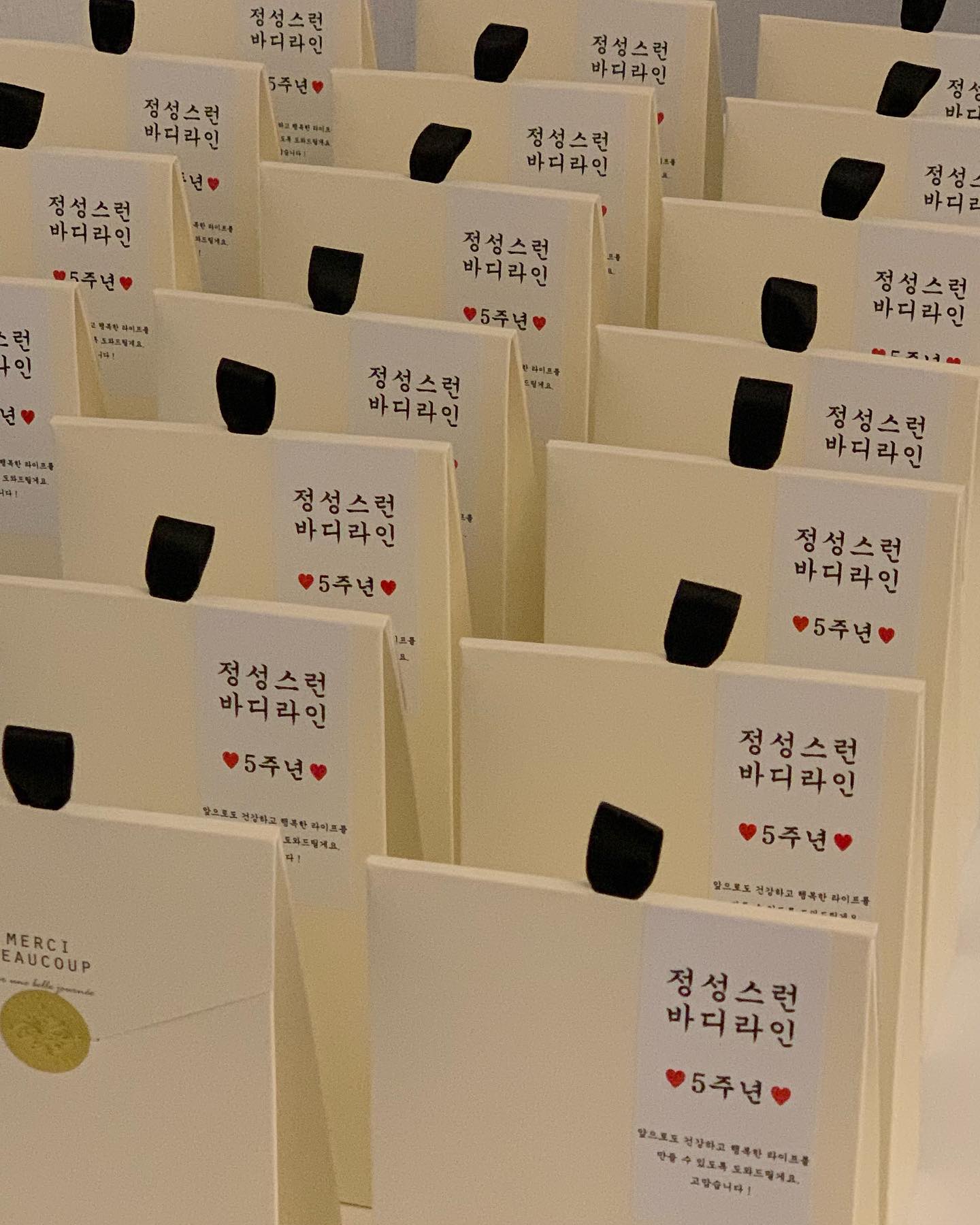 ⠀⠀⠀⠀⠀
🧡정성스런 바디라인 개업 5주년🧡
우리 회원님들 선물 !
PT샵 오픈한지 얼마안되어 온 코로나 시기에도
대기자가 100명이나 계셔서 더이상 대기자 받지 못하고,
네이버, 네이버블로그, 인스타 등
단 한번의 광고 없이 여기까지 올 수 있었던건
트레이너 생활 9년간 저와 함께 해주신
몇백명의 모든 회원님들 덕분입니다.
이 은혜 잊지않고 앞으로도 진심으로 티칭하겠습니다.
정말 감사합니다.