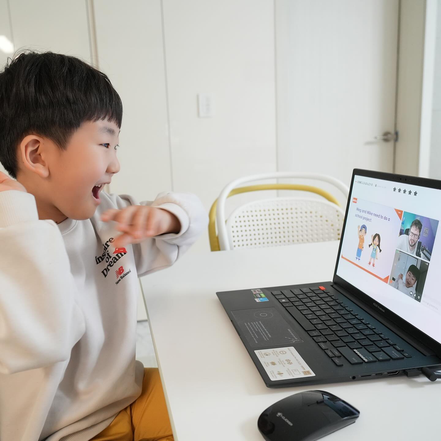 #협찬
일주일에 2번 원어민 선생님과의 만남이 
기다려지는 화상영어시간 

시간, 날짜 자유롭게 고를 수 있는 VIPKid라서
새학기에 새로운 스케쥴 짜기

시우의 영어실력 쌓기는 계속되는 중

#초등화상영어 #VIPKId #초등영어 #영어홈스쿨링 #화상영어