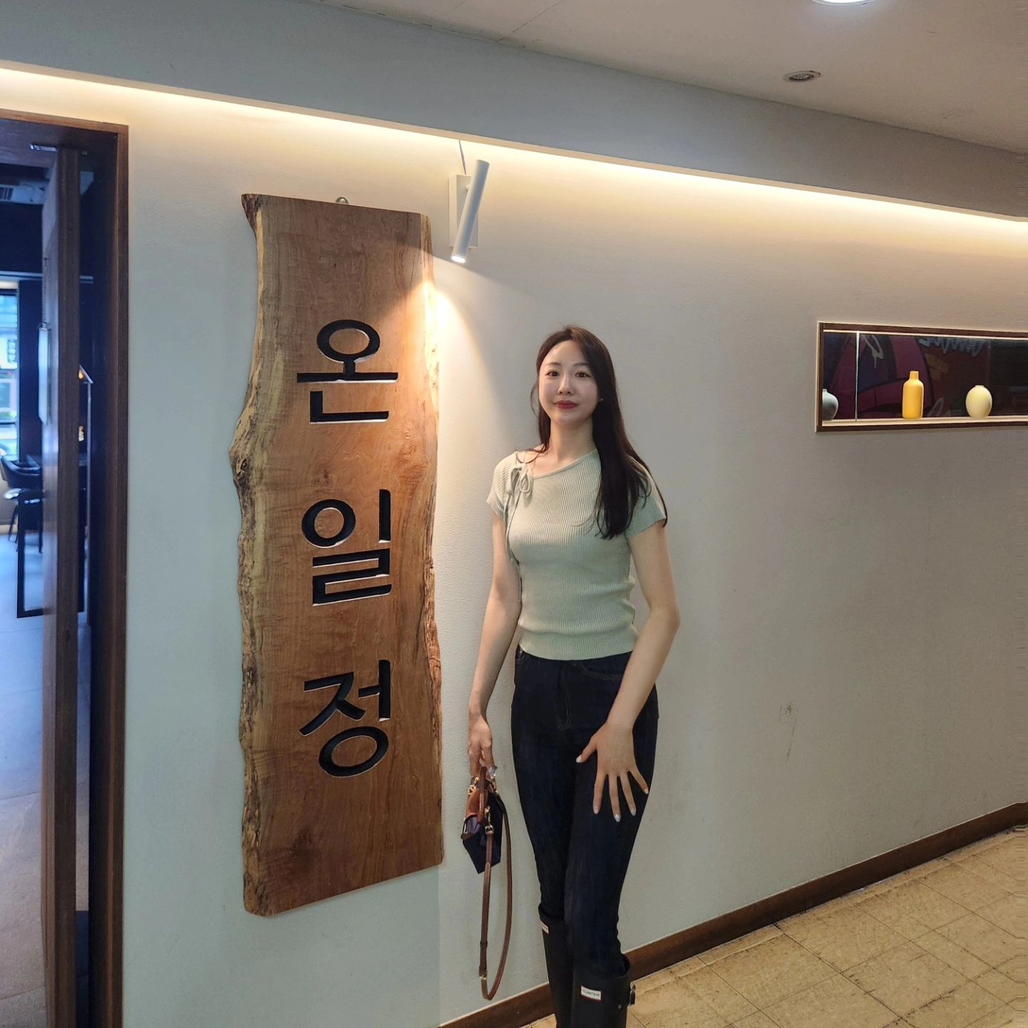 일욜 파맥
요기 파스타 미츄따..
특히 순두부 토마토 파스탕 강추!!@!@
해장용 안주용 최고 👍❤️
.
.
.
#온일정#주말#범계술집#범계맛집#범계파스타#범계데이트#셀피#ootd#데일리룩