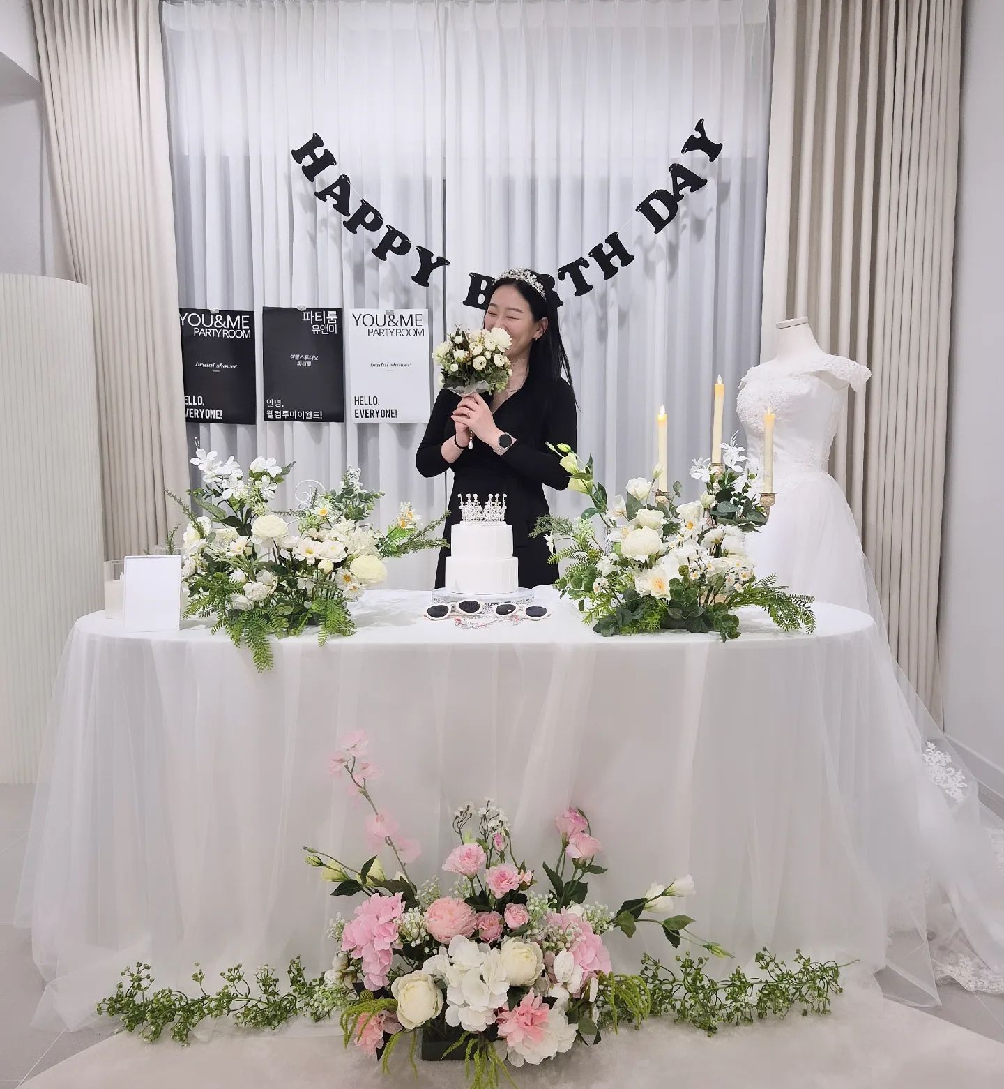 생일도 아니고 새신부도 아니지만.. 자유부인 기념으로다가🤭
목포종합버스터미널 바로 뒤에 파티룸이 생겼는데요,
목포 친한 동생이 오픈했어용!!
실내도 넓고 이쁜데 30여벌의 드레스와 스튜디오도 있고, 
보드게임도 있어서 시간가는줄 모르겠어요😍

☑️브라이덜샤워,생일파티,프로포즈,백일잔치,돌잔치,환갑,계모임,각종행사 등 다양하게 이용할 수 있어요!!
오픈이벤트 중이니 많은 이용부탁드려요🩷

나도 나중에 백일사진 찍으러 가야징😃

(더 많은 사진은 집사만다린 블로그에 업로드예정이예용!)