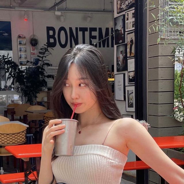 보경 on Instagram: "#광고 업로드할 사진은 많은데,, 오랜만에 뿅✨ 너무 추천하고 싶은 #플리티카 #우디백 함께 육아에 잠시 해방된 날🖤 #플리티카우디백 너무 잘 들어져요🖤🫶🏻 🏷️@plea
