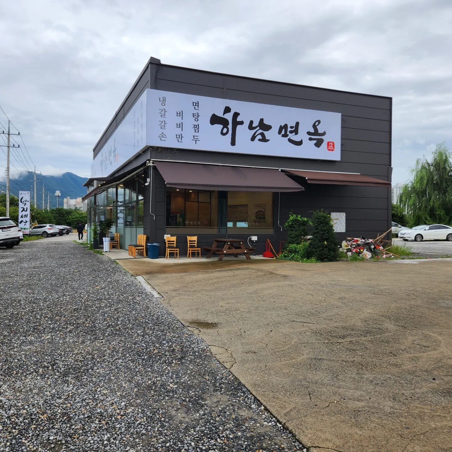 #협찬 #하남갈비찜 #하남냉면 한번맛보면 단골되는 맛집! 진심레알 핵존맛 #갈비찜 온가족이 다같이 맛있게 즐길수있는 #갈비찜맛집 마무리로 볶음밥까지 야무지게 먹었지롱~ #스타필드맛집 하남스타필드가는길에 있어서 찾기도쉬운 #하남면옥 꼭 가야하는곳1위