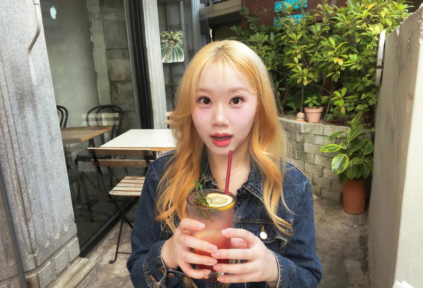 극과 극👱🏻‍♀️💭 긴 금발이햐~ 나나나나난🪽