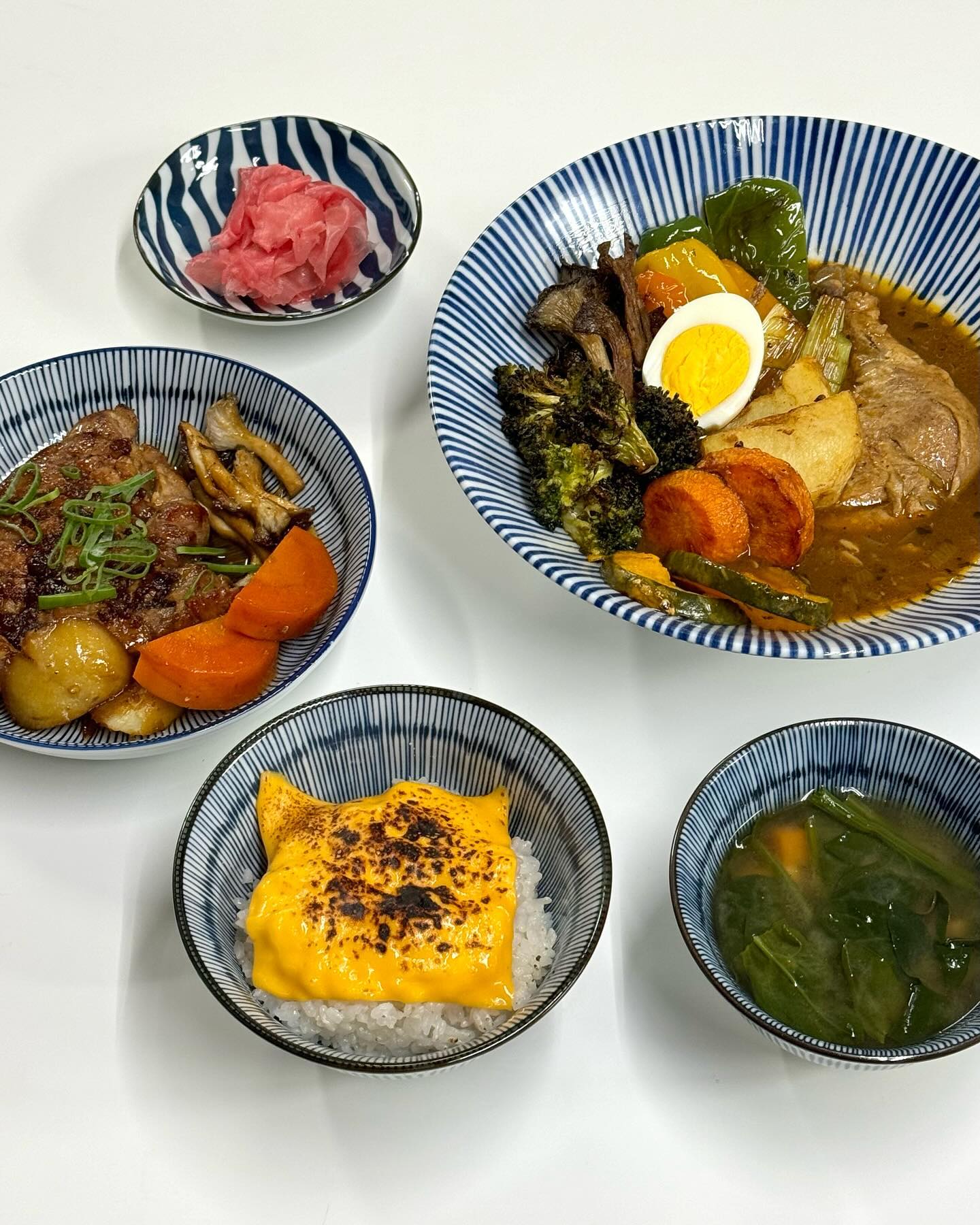 👨🏻‍🍳 : 삿포로 스프카레🌲⠀
⠀
삿포로 스프카레와 함께 먹는 야채구이🧡⠀
우리집 셰프덕에 현지에서 못 먹은 스프카레 집에서 맛봤당👀🙏🏻 헤헤,, ⠀
⠀
⠀
 #스프카레 #삿포로 #삿포로스프카레 #저녁메뉴추천 #삿포로기념품 #저녁밥상 #겨울메뉴추천 #레시피공유 #저녁메뉴 #점심메뉴 #요리스타그램 #요리레시피 #요리하는남자 #신혼부부일상 #신혼부부밥상 #신혼부부스타그램 #선팔 #맞팔 #좋아요 #좋반 #팔로우 #소통스타그램 #맞팔환영 #fff #f4f ⠀⠀⠀