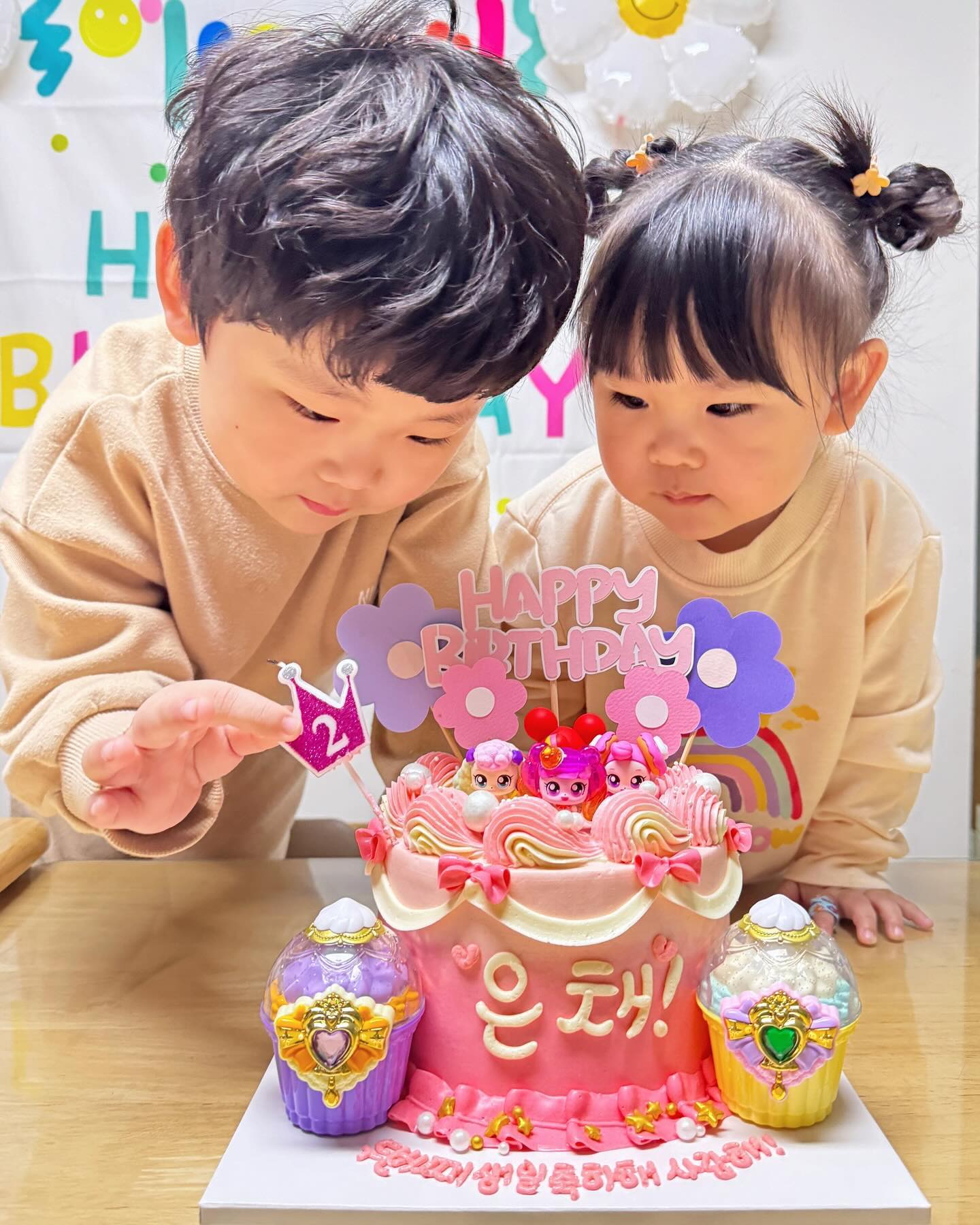 #너의두번째생일
⠀
화이트데이가 생일인 우리딸❤️
티니핑 케이크보고 엄청 좋아함🤣
엄마빠랑 오빠가 우리 은채 많이 사랑해❤️
생일 축하해 우리딸❤️
⠀
⠀
⠀
나도 고생 많았다…🤣
⠀
⠀
⠀
⠀
⠀
⠀
⠀
⠀
⠀
⠀
⠀
catch_teenieping_official 
#티니핑과함께해 #캐치티니핑
#화이트데이가생일 #두돌생일파티 #두돌생일 #티니핑케이크 #티니핑빌리지디저트샵 #뿌뿌핑 #또넛핑 #말랑핑 #포실핑 #피에스타주방놀이 #피에스타스칸디 #두돌생일선물