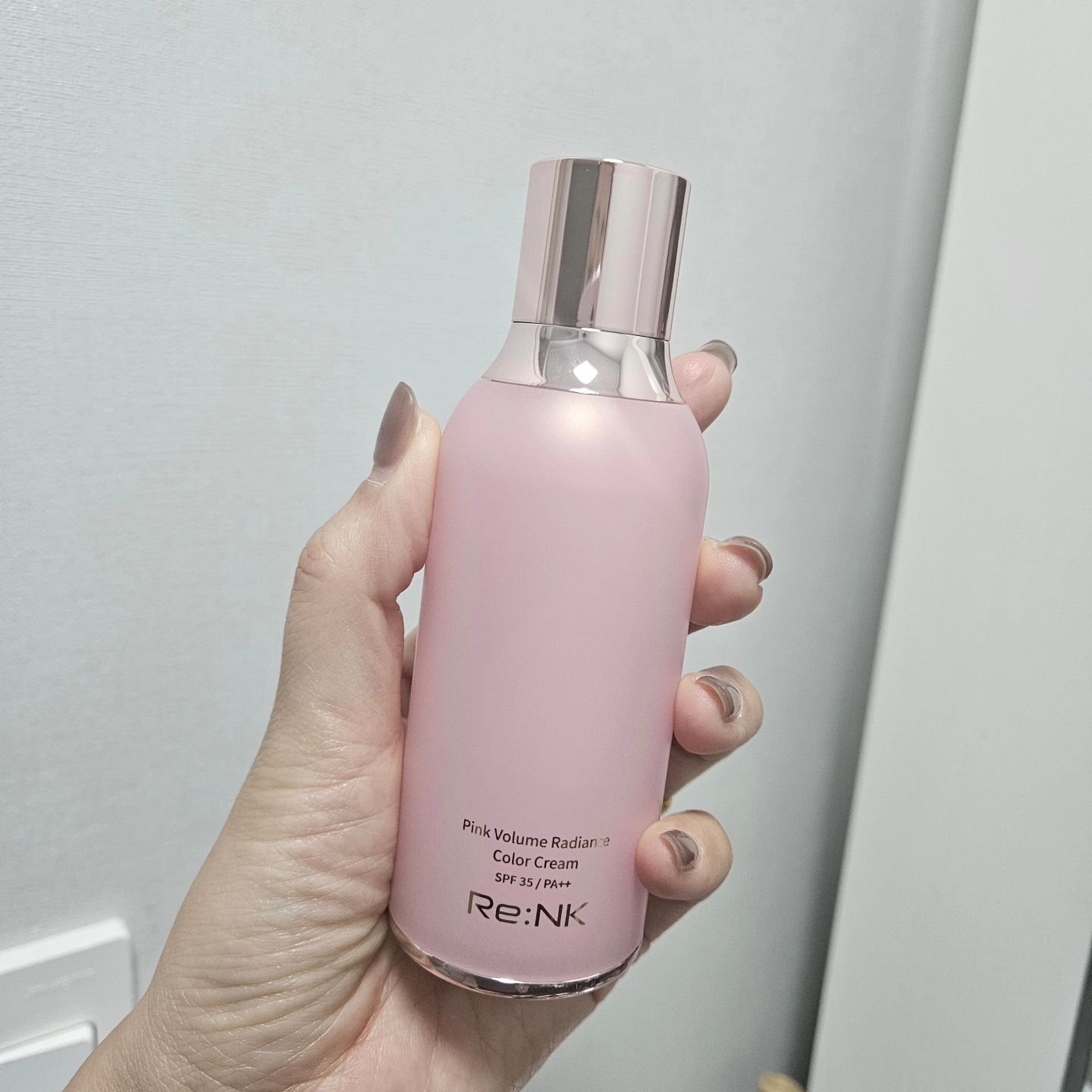 #협찬 

renk_beauty 

#리엔케이 #빛크림

광채, 톤커버, 볼륨까지 한번에 케어해서 자연스런 핑크빛피부를 표현해주는건 리엔케이 컬러크림이 최고인거 같아요
핑크 브라이트닝 콤플렉스함유로 피부 겉과 속이 모두 빛나는 리얼광채와 화사한피부톤🩷
주름끼임없고 톤업크림인데 보습력도 좋아요

#재미 #리엔케이빛크림 #빛크림8 #육아 #톤업선크림 #리엔케이톤업크림 #리ㄴㅇ #톤업크림 #리엔케이컬러크림 #핑크볼륨래디언스컬러크림 #광채크림 #맛집 #목표 #리엔케이기초 #경험