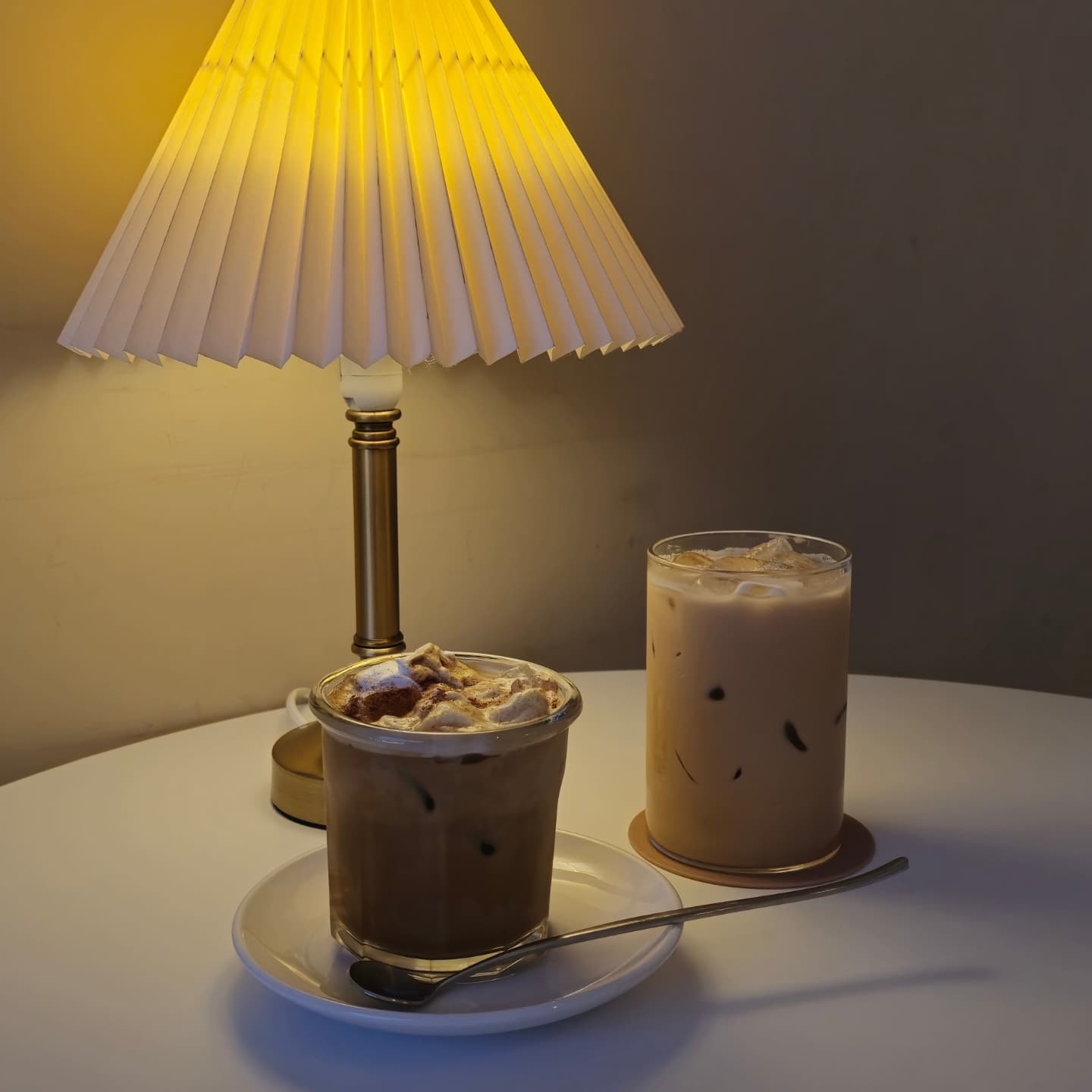 ☕️
쑤니언니랑 너--무 오랜만에 만나서 폭풍수다. 
몇년만에 갑자기 만나도 반갑고 좋은 사람.
이제 퇴근 후와 주말이 있는 삶이니 즐겨보자고~!

#갤럭시s24울트라 #폰카
#가양동카페 #커피베이지 #가양동무드베이지
#복터카페 #복합터미널카페 #대전카페추천