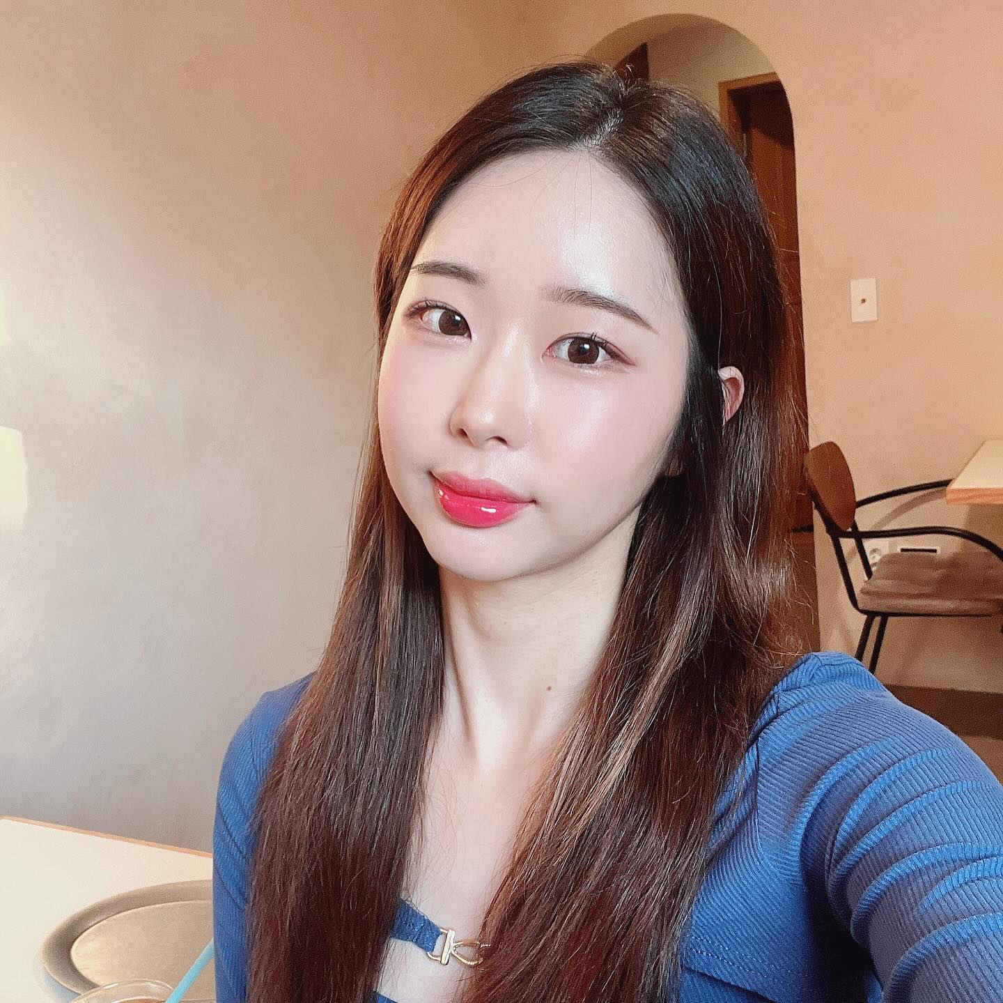 속건조 잡고 꿀피부로 다시 태어나는 중!!
에스와이바자르 기초3종 써보고 속건조 잡고 수분채워주는거에 중요성을 깨닫고 있는 중이에요ㅋㅋㅋ

유튜버 선유/시나시나/이나 모두가 칭찬일색 극찬한 제품이구요

✔피부진정 끝판왕 기초세트
✔세라마이드, 히알루론산, 병풀, 티트리 
(진정성분 모조리 올인❤)
✔모든 피부타입용
✔트러블 진정효과 최고
✔최저가 아닐시 무조건 환불
✔명품 럭키드로우 이벤트💎
✔3세트 구매시 선크림증정

국내뿐만아니라 두바이 면세점 입점!
캄보다, 베트남, 네팔 수출중!
네이버 라이브 절찬 판매중!

저는 공구 열 예정인데 시기는
⭐️1월 17 - 19일⭐️ 입니다!!

#에스와이바자르 #에스와이바자르공구 #에스와이바자르스킨케어3종세트 #에스와이바자르화장품
