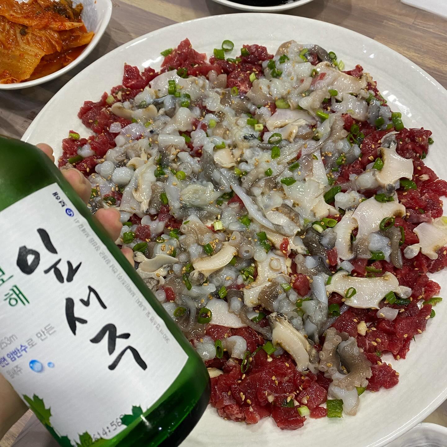 목포 여행 🧚🏻
먹바니 올만에 돌아와씀다 ㅋㅎㅎ
이번 가족여행은 목포 🥰
아빠가 찾은 맛집 📍하당먹거리 
신선한 낙지탕탕이&육회&전복까지 
먹기만 해도 보약인 맛도리들 한가득 🤍🤍 
낙지볶음에 낙지,,, 굵기가 완전 문어인줄 ㅎㅎ 
웨이팅 많지만 금방금방 빠져요
목포 갔다면 하당먹거리 왕추천 ๑♥‿♥๑