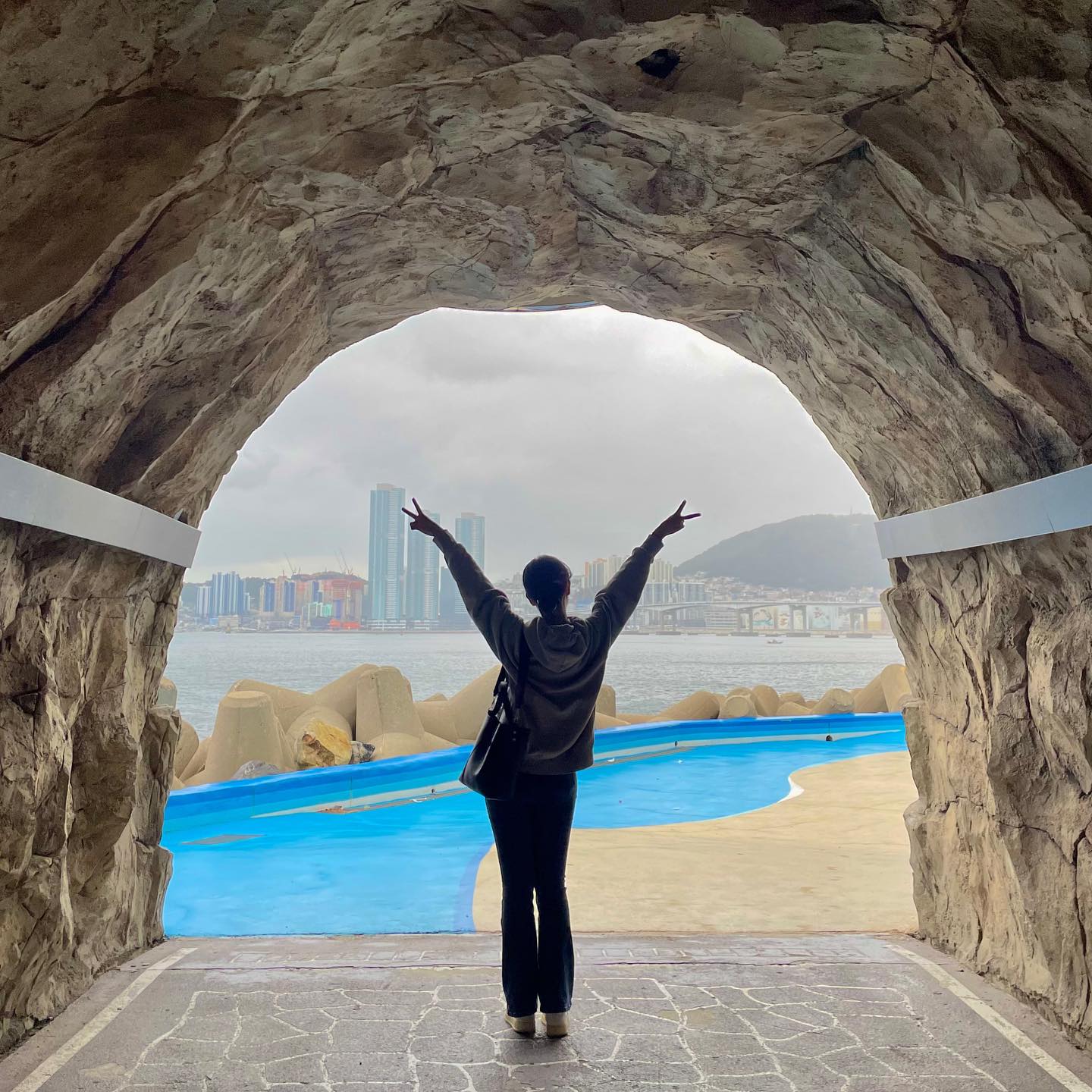 🌧️후드 입길 잘 했ㅇㅓ
#부산 #흰여울문화마을 #흰여울해안터널