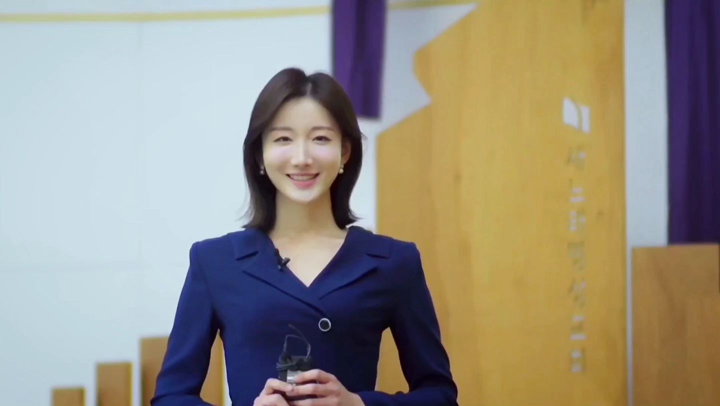 #아나운서 라는 타이틀을 달기 전인 지망생시절, 교회에서 봉사를 시작했고, 시작한 지 6개월이 안되어서 CBS에 합격.

그 이후 수많은 방송국과 시험들을 거쳐오면서도 
함께 했던 곳은 바로 여기💝

함께 한 지는 7년인데, 여긴 어느덧 #창립10주년 이네요?!
한 곳에 10년 이상 있으면 
어떤 느낌이 들고, 어떤 성장이 있을지 문득 궁금.

나의 다가올 방송 10주년을 기대하며,
우리교회 10주년 축하해!!!♡ヾ(๑╹◡╹)ﾉ"

💄babehwaaan
🪮 sangwon__n
👗stylesara.co.kr
❤️‍🔥kfba_official

#조윤하아나운서 #책추천하는아나운서 #새노래명성교회