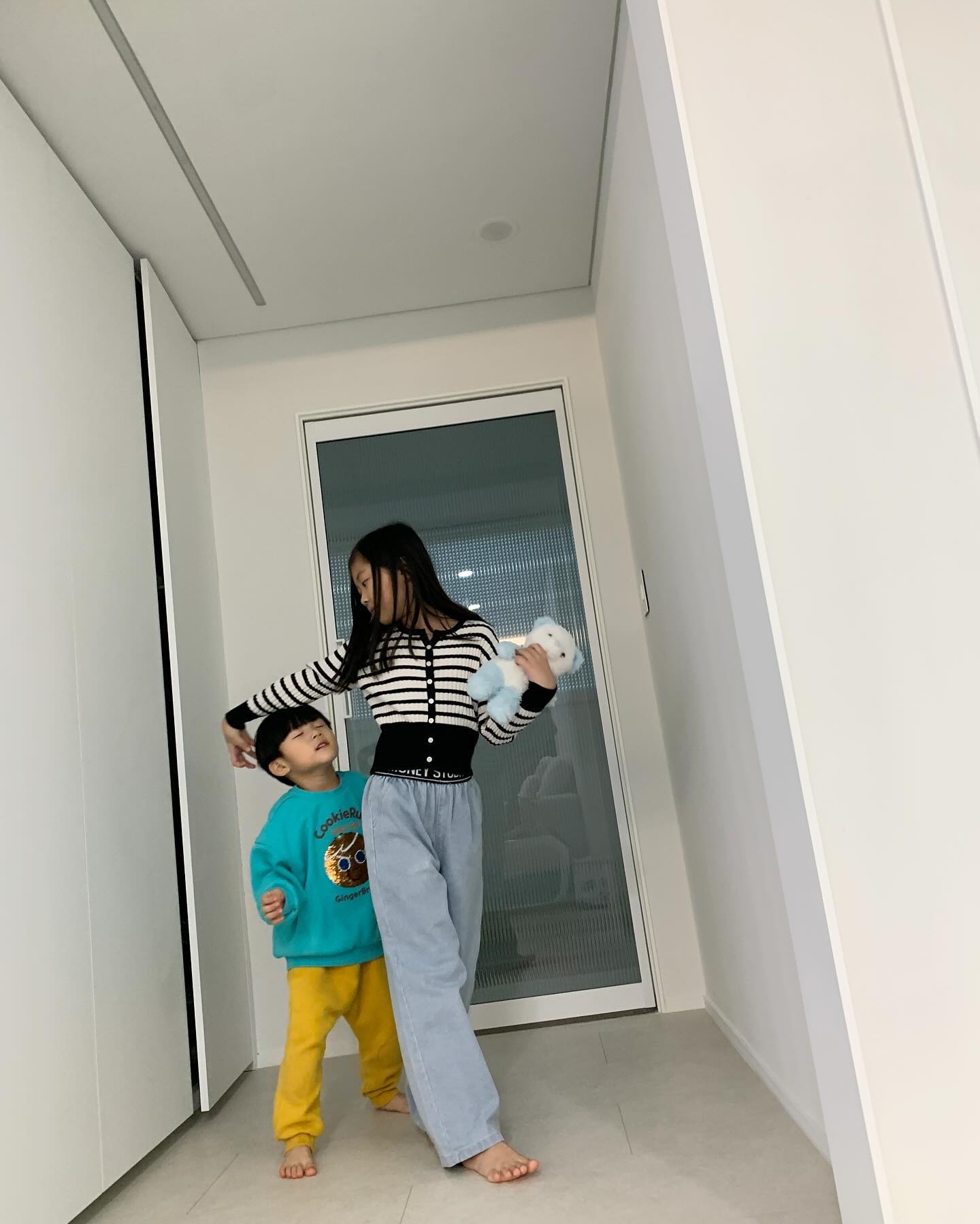 3학년 됬다고 언니포스 뿜뿜😎
#딸랑구 #초딩 #십대입문