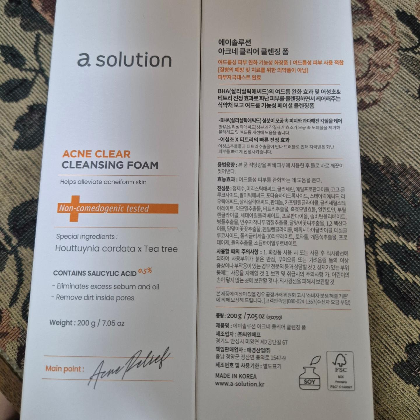*AK Lover  제품지원*

봄이 온다!! 봄오는건 좋지만 알레르기로 고생하는 나!! 눈물에콧물에... 또 피부트러블로 울긋불긋!!! 따듯한날이 와서 좋지만 난 알레르기로 고생하는 나!! 그래서 봄엔 엄청 신경쓰이는 요즘!

에이솔루션 아크네 클리어 클렌징 폼 
함께 봄을 맞이하는 요즘!!

이제 매일 세안은 에이솔루션 아크네 클리어 클렌징폼과 세안을 한다!
📚📚
오밀조밀한 미세 거품으로 더 강력해진 클렌징폼
살리실산 각질제거 효소로 피지 각질 블랙헤드 케어!!
비건 인증원 인증획득!!

요즘 울 첫찌!! 
여드름이 살짝쿵 올라오는 시기이다
폼클렌징으로 세안해 하면 싫어!! 그냥 비누세안 
했던 아들이 폼클렌징 하고 나니 넘 좋아한다!! 
세안하고 나면 뽀뜨득 넘 좋다고... 
열심히 세안하는 울 첫찌!! 
나도 세안하고 나면 당기는것 없이 깔끔하게 세안되니 기분이 한결 업된다!! 

#에이솔루션 #살리실산 #약알칼리성 폼클렌징 #지성피부OR 민감성피부 #폼클렌징추천 #여드름성파부완화 #피지각질케어 #저자극딥클렌징 #트러블케어 
#AKLover #에이솔루션  #피부진정템