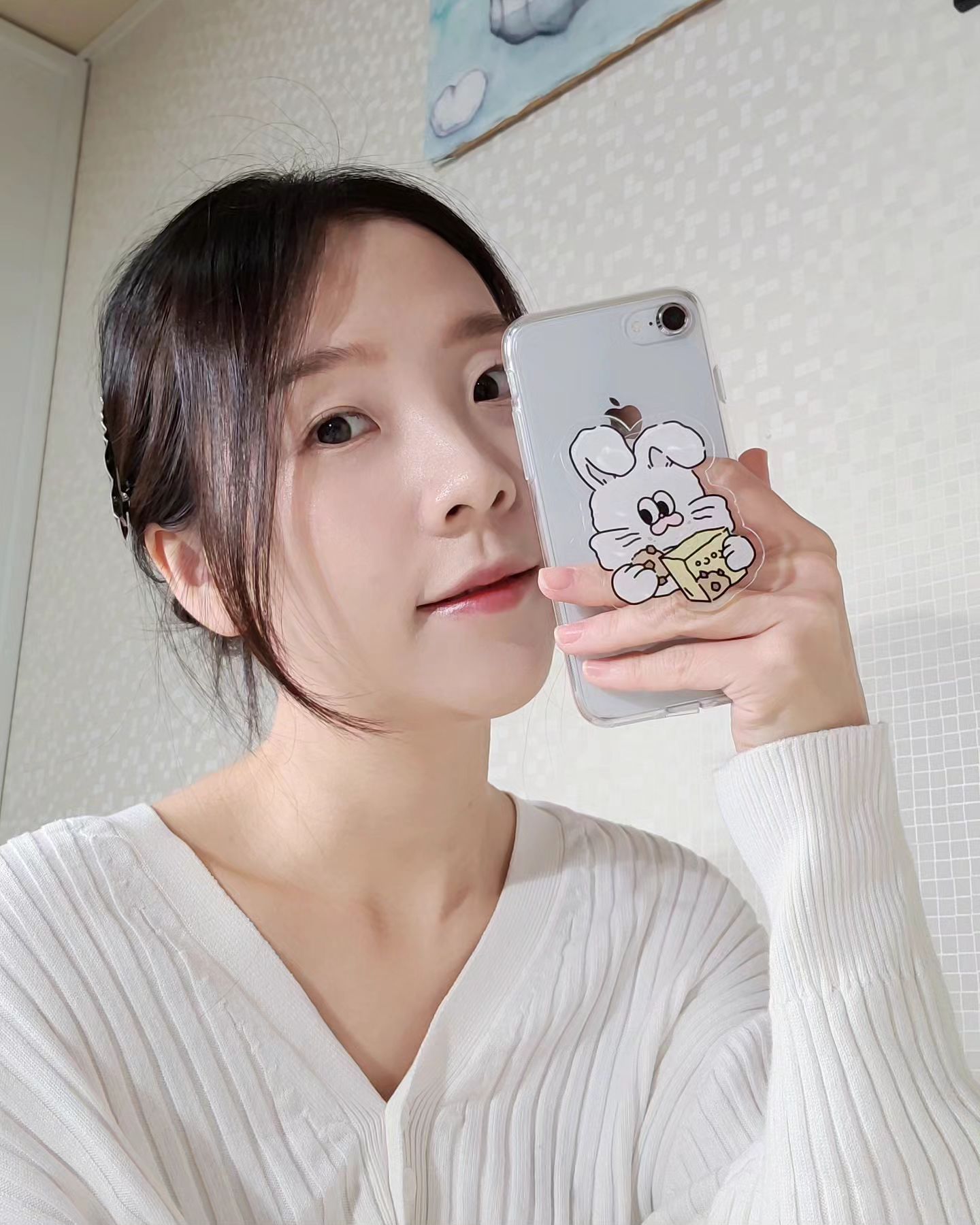 #협찬

요즘 스마트폰을 자꾸 떨어트려서
오랜만에 그립톡을 사용하기 시작!!
인친님들 제가 고른디자인 넘 귀엽지 않나요ㅠㅠ???🐰🐰

사랑스러운 그립톡에 단단하고 흔들림 없이
고정이 잘 되어있어서 손가락을 끼우면 헐렁 거리지 않고 빠지지 않아서 좋아요!

반복적인 떨굼에.. 액정 깨져서 곤란했는데🥲
요즘 귀여운그립톡 사용하고 나서부터는 떨어트리지 않아서 좋네요

 #아크릴톡추천 #그립톡추천 #캐릭터그립톡 #스마트톡 #핸드폰그립톡 #스마트폰홀더 #핸드폰홀더 #귀여운그립톡 #아크릴그립톡 #아크릴톡 #감성굿즈 #스마트톡추천