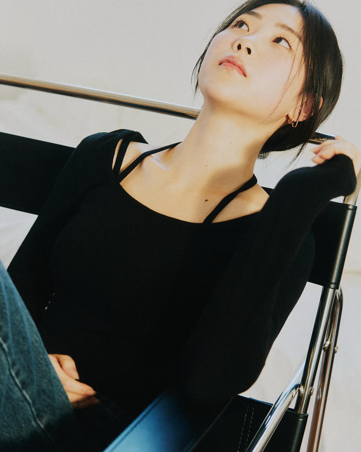 profile(2)
#ad #profile #개인프로필

무리한 보정이나 연출없이 자연스럽게 좋은 사진을 남길 수 있는
스튜디오 바이올렛 스탠다드

studio violet_standard_ 
─────────────── 
• 촬영 전 심호흡/명상
• 정해진 포즈/구도/표정 없음
• 개인에게 어울리는 가벼운 포징가이드

충분한 소통에 긴장을 푸는 장치들이 있어서 좀더 편안한 분위기로 촬영할 수 있는 듯
꾸밈이 없어서 결과물도 당연 자연스럽고 과정도 즐길 수 있다는게 장점

내가 편하게 있으면 작가님 텐션이 올라간다(?)
굿- 굿- 을 연발하시는 칭찬봇 작가님

────────────── 
바이올렛 스탠다드 violet standard
도봉구 우이천로34길 13, 3F

MAX 하루 두팀, 네이버예약 가능
.
.

#프로필사진 #일반인프로필 #사진관 #사진촬영 #개인촬영 #프로필촬영