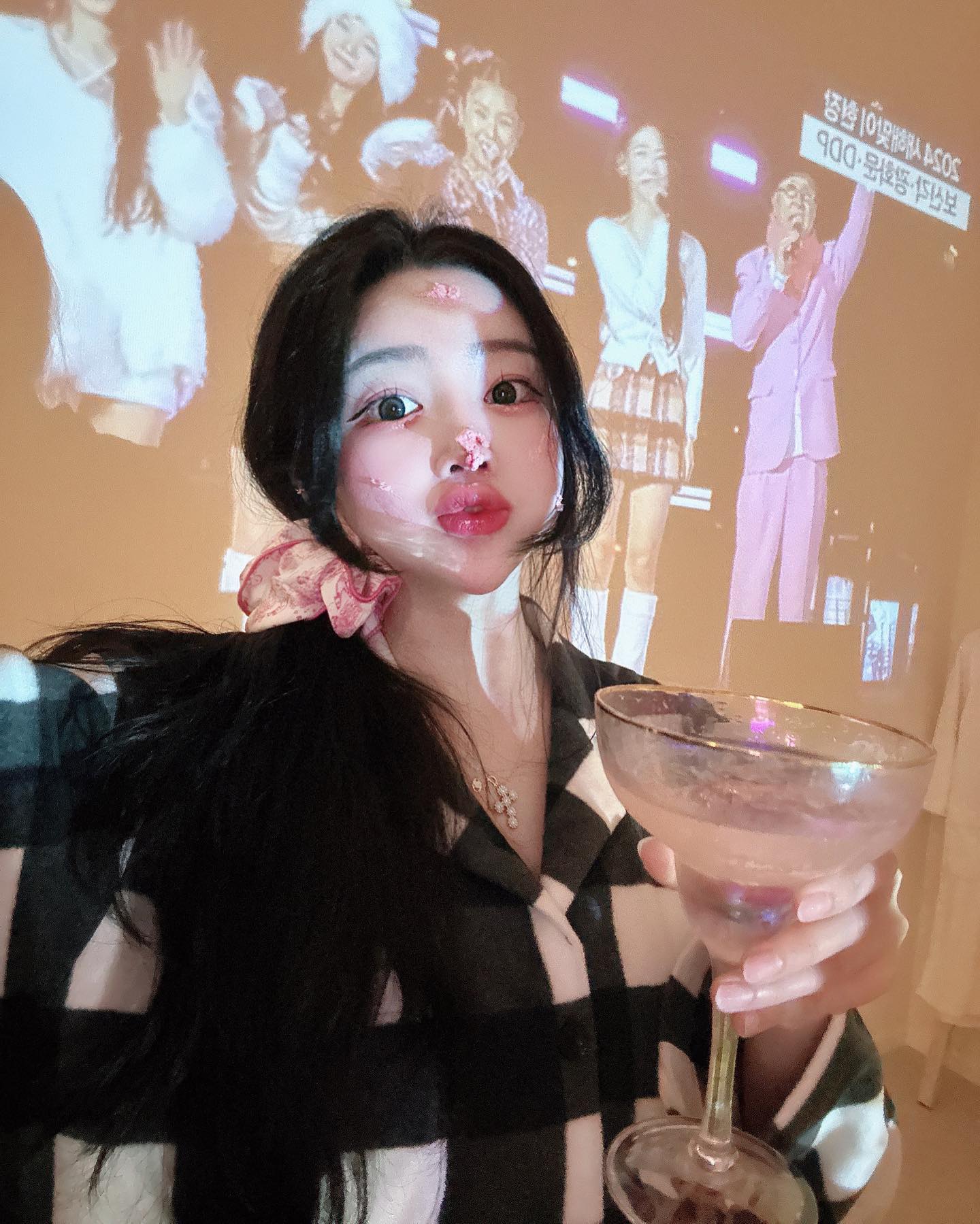햅삐 29번째 생일 🤭🩷 
몸살나서 아무맛안느껴졌지만 하나부터 열까지 다챙겨줘서
행복하게 보낼 수 있었져,,,🐶🫶🏻🎂 
내 생일과 새해를 나와 함께해줘서고마워 
24년도 나랑 행보카자 🫶🏻

#생일풍선 #생일파티 #새해 #청룡해 #생일릴스 #럽스타그램💕