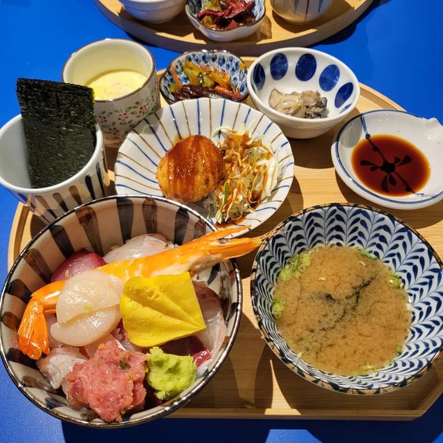 권사랑👸 송파필라테스 스튜디오 원장 on Instagram: "#광고 분당에 미니오마카세 맛집이 오픈해서 너무 좋아요❤️❤️ 귀여운 일러스트 메뉴판 보면서 테이블에서 직접 주문할 수 있어서 편