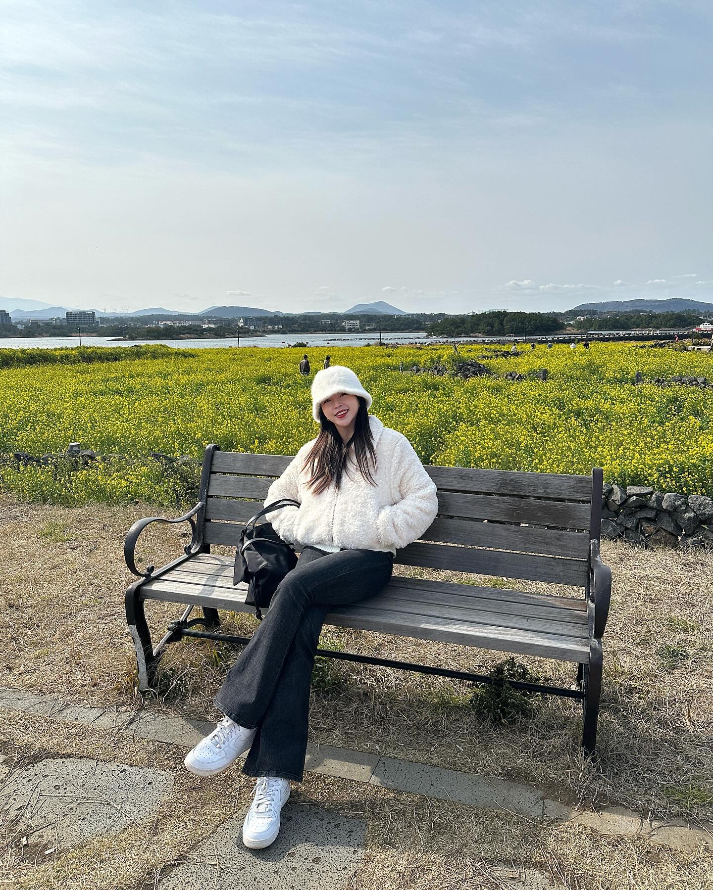 #제주 #유채꽃 넘 예쁘쟈나..🥺 
#산방산 에서 유채꽃 돈주고 사진찍지말고 #광치기해변 유채꽃 보러 가세용..🌼 #성산일출봉 도 보고 #일석이조 💛#제주유채꽃 #제주여행