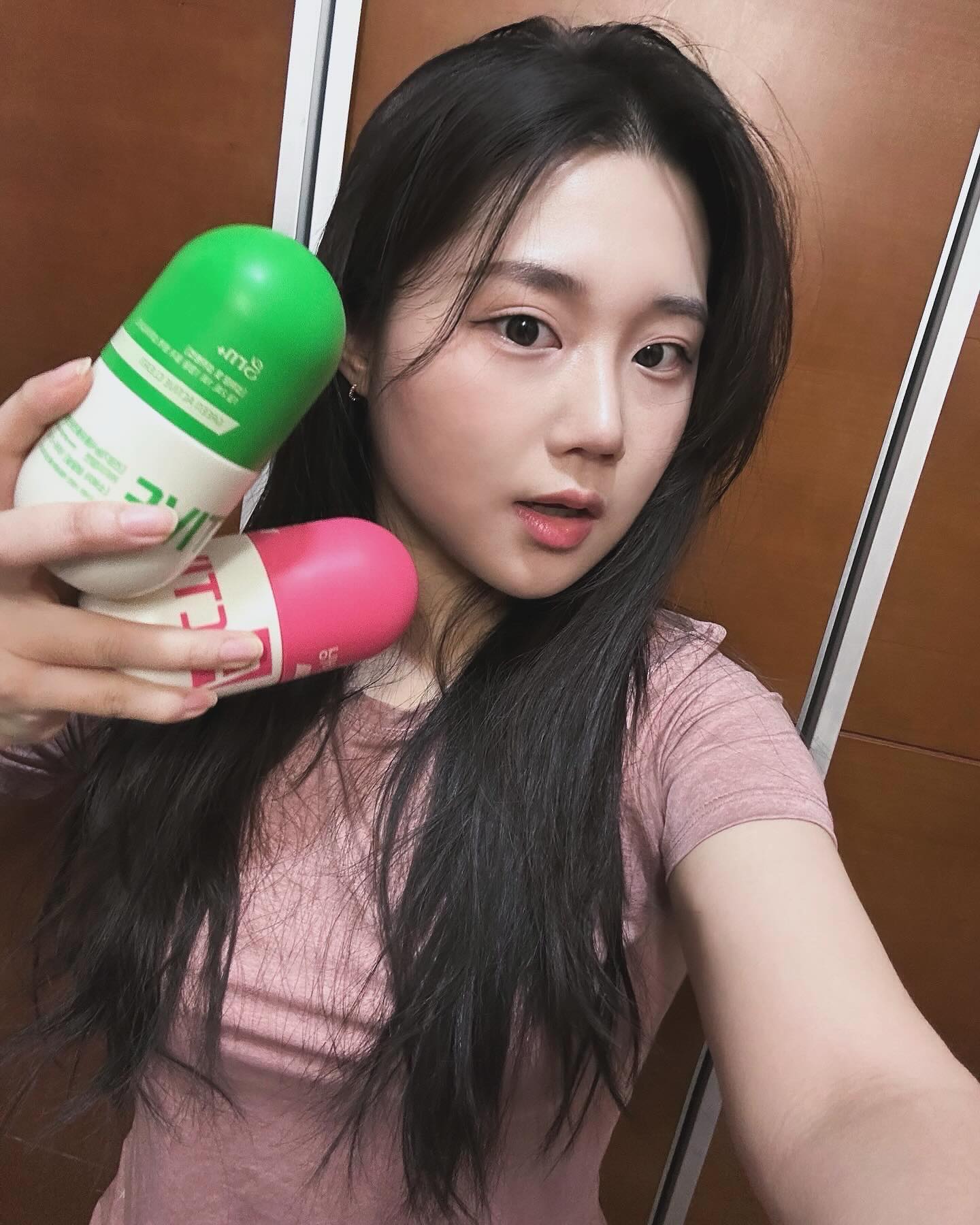 #협찬 GRN 분홍이 초록이

연말도 끝나가니 곧 다이어트해야 할 시기죠?~~

이미 유명해서  많이들 아실 텐데요! 요 제품은 제가 다이어트할 때 찐으로 내 돈 내산 해 먹었던 제품인데요!! 다이어트하면 먹고 싶은 거 못 먹고, 장도 불편하잖아요ᅮᅮ 근데 요건 식전(분홍이), 식후(초록이) 더블케어라서 먹는 거에 대한 부담도 좀 덜하고 장도 편하게 해줘서 추천해요!! 
지금 GRN 공식몰에서 분홍이 초록이 1+1 이벤트를 진행하고 있으니 다이어트 준비 중, 도전 중이라면 이 기회 놓치지 마세요~♡

#GRN #지알엔 #분홍이 #분홍이액티브 #분홍이액티브버닝 #초록이 #초록이액티브 #초록이액티브클 린 #분홍이초록이 #다이어트 #다이어트방법 #다이어트시작 #다이어트추천