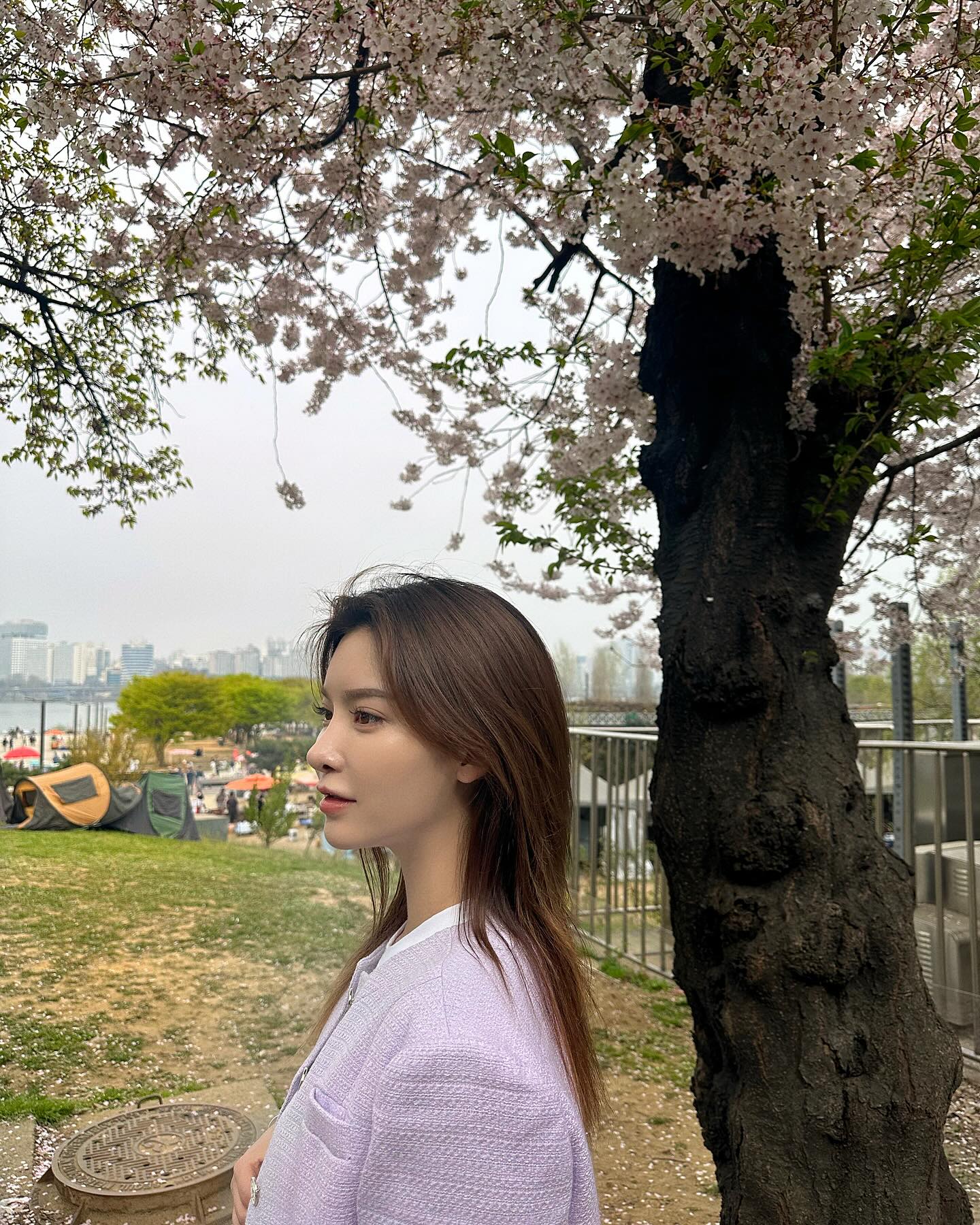 #봄 

이제 낮에는 날씨가 진짜 더워져서 
여름준비 시급...

벚꽃안녕....🌸
내년에 또 만나자