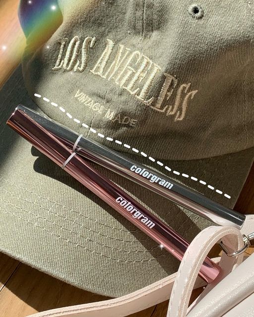 르띠 on Instagram: "#제품제공 컬러그램 밀크 영롱 반짝 라이너 펄잘알 컬러그램에서 새로나온 반짝 펄 라이너! 01 SIVER TAR | 그렁반짝 02 FAIRY TEAR | 물먹반짝 두가지 색상으로 딱 필요한 포인