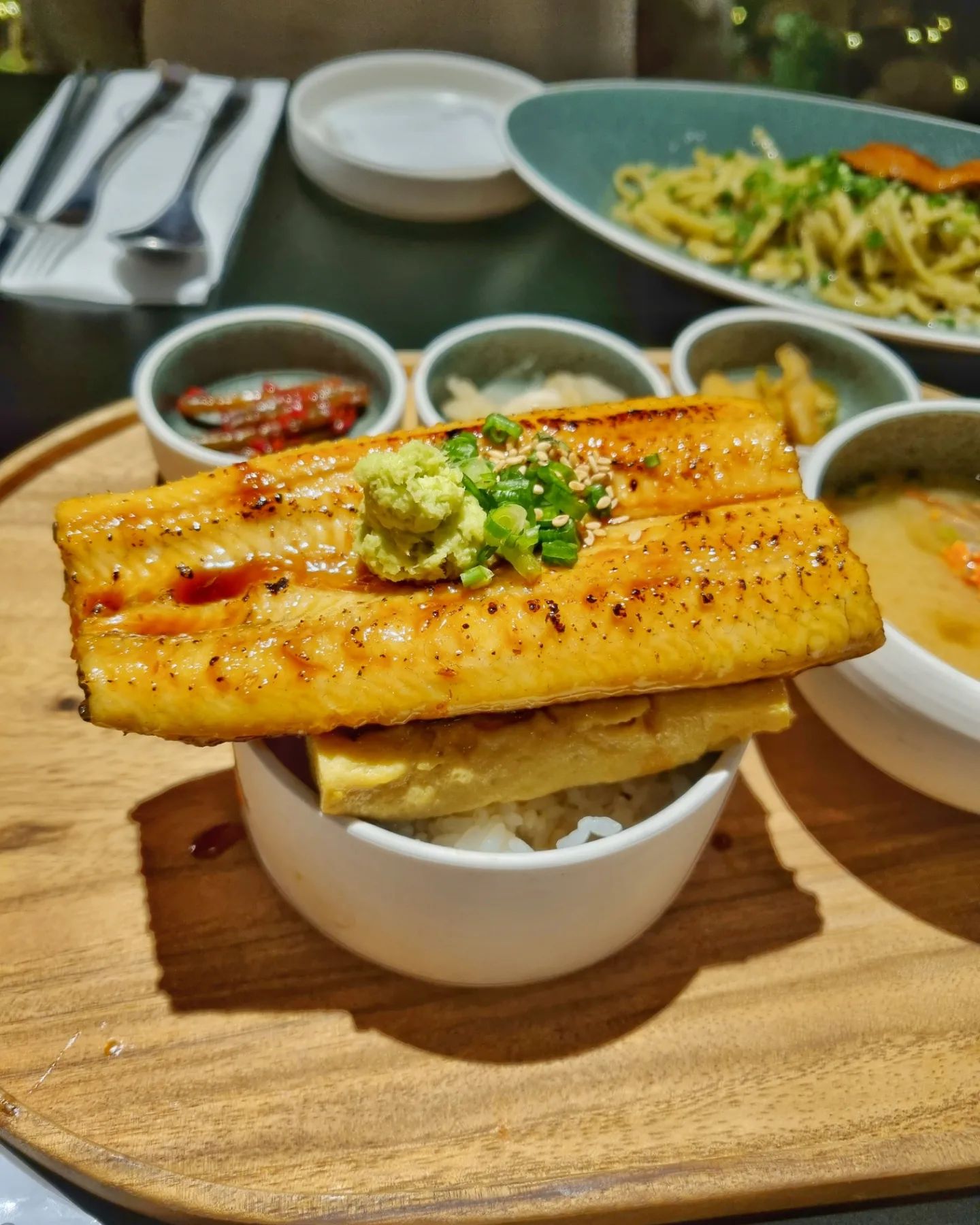 🍴#내돈내산
🎄🎅미리크리스마스🎄🎅
애석하게도 크리스마스를 제일 좋아하는 와이프에게 주말 2일 내내 근무라는 사실을 알리고 미리(?) 크리스마스를 보내기 위해 예약하고 방문한 [진작카키]안국점! 
먹어보고 싶었던 음식이 너무 많았지만 둘이가서 3개밖에 못먹어봤네요😂연말이라그런지 손님도 많고 단체모임 하시는 분들도 많은것 같았어요👍 추운날씨에도 웨이팅하는 5팀을 뚫고 예약손님으로 방문해서 다행이었어요..❄️🥶
가격이 좀 있는편이지만 자극적인 맛이 아니라 고급진맛(?)은 실패하시지 않을거에요👍😋
.
.
.
#안국#안국역맛집 #안국이자카야 #북촌맛집#진작카키안국점 #북촌모임장소#크리스마스#이자카야#오늘저녁#메뉴추천#협찬#광고#맞팔#선팔하면맞팔#먹팔#food#k-food#kfood#한국맛집#한국식당#follow4follow#likesforlike