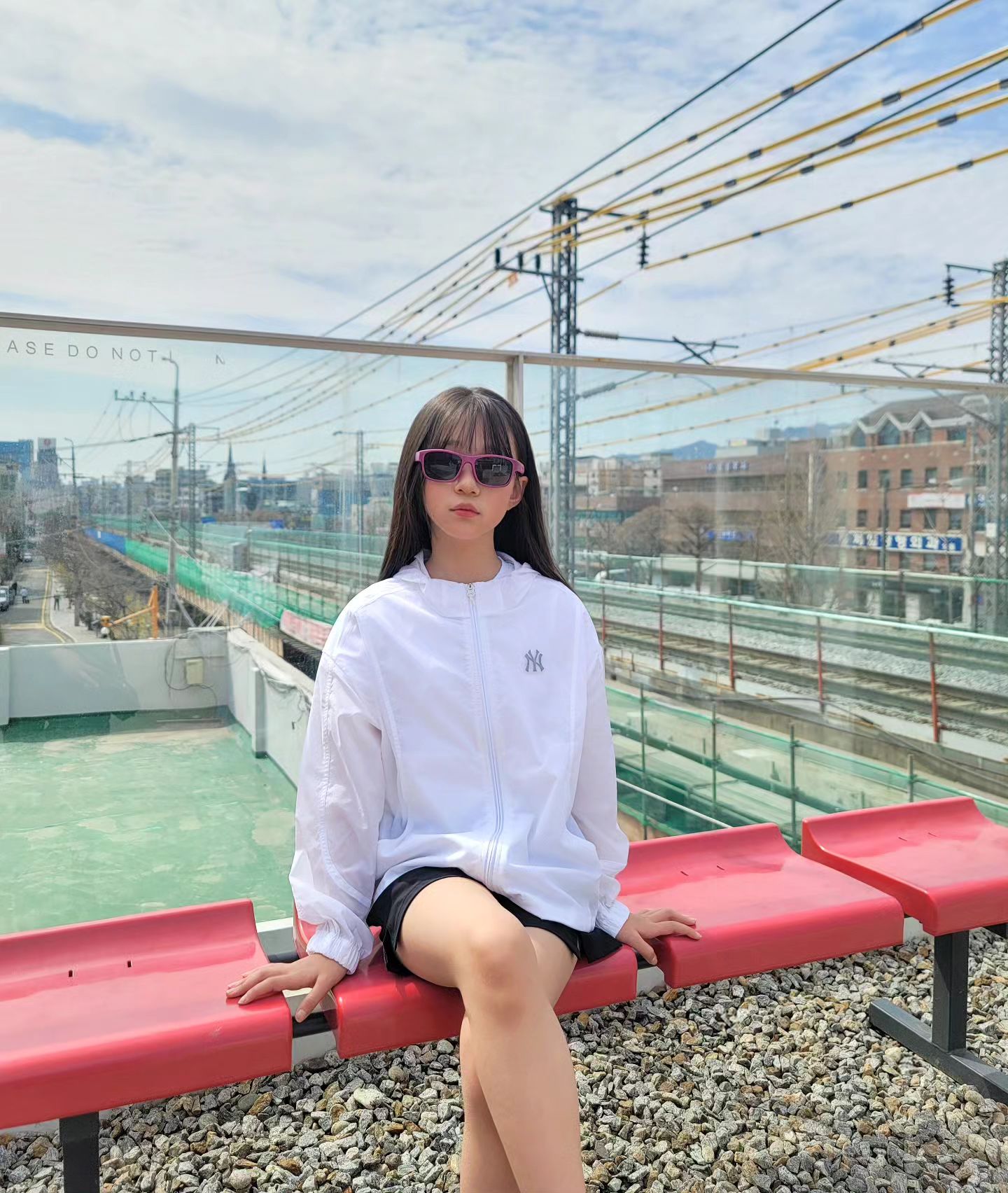 고프코어 무드로 어제랑은 또다른 느낌🖤