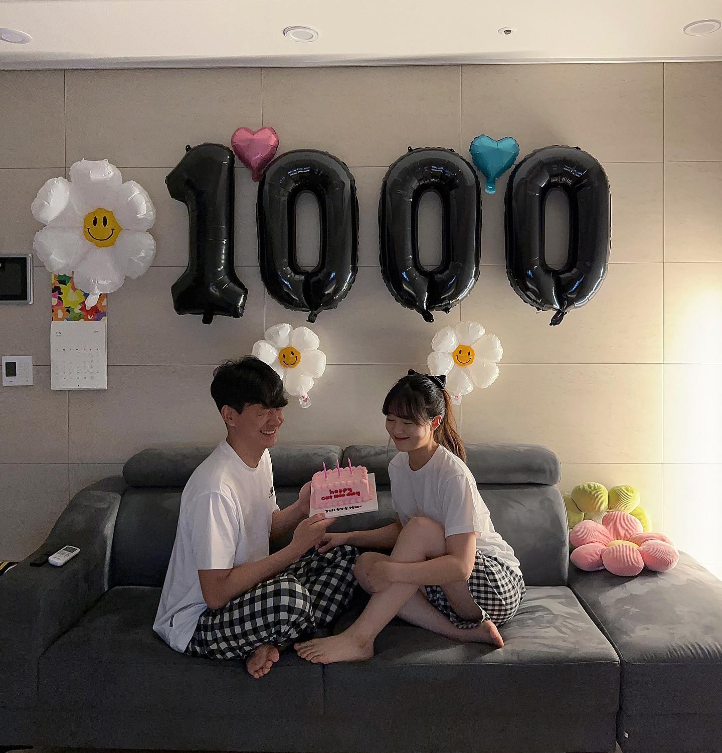 1000 day 🖤

한 400일까진 꼬박 챙겼던거 같은데 어느순간 둘다 안챙기고 있었지만 어느새 1000일 이라니 벌써 3주년을 바라보고 있네

지금까지 나 놀아주느라 고생했어
앞으로 잘 놀아주길 바래 ♥️

#1000일