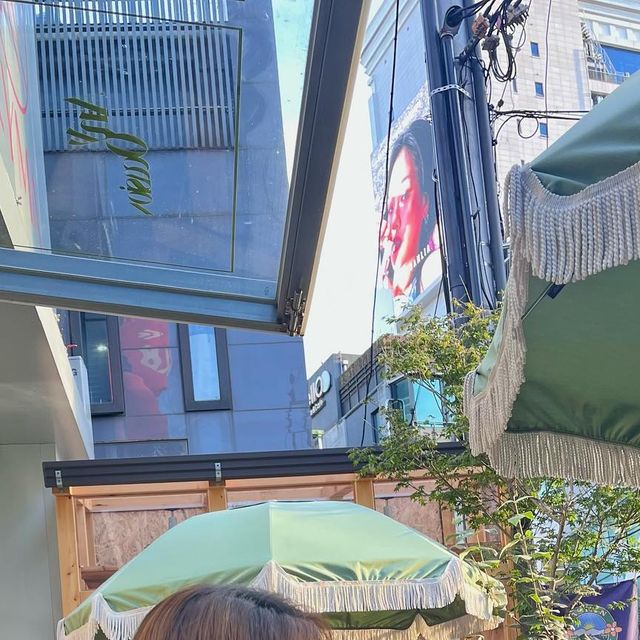 혜밍 on Instagram: "가디건 헤질 때까지 입어야지🍓"