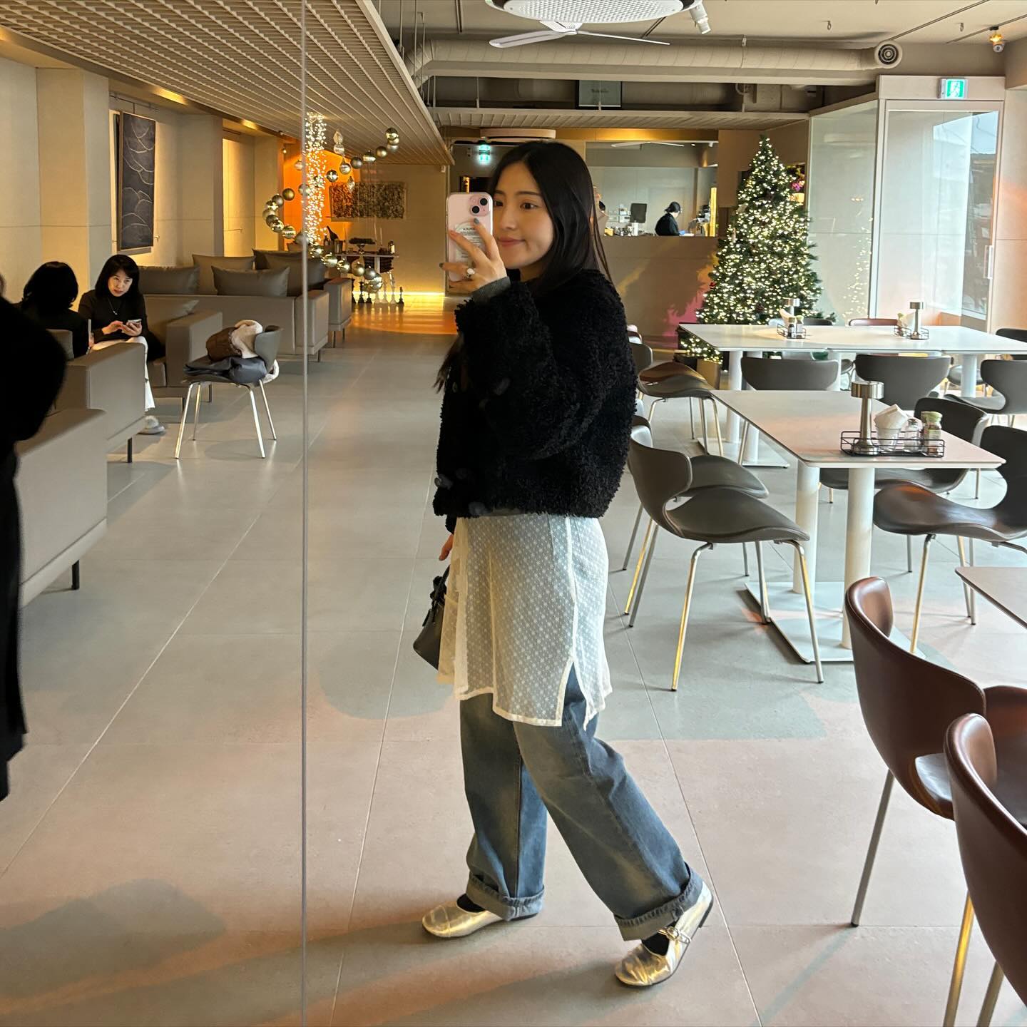 쏘블리 생일을 축하하며••• 철없이 쇼핑하고 수다떨던 우린데 ^_^••• 시간이 흘러도 자라 쇼핑은 너네랑 갈거야^^!!