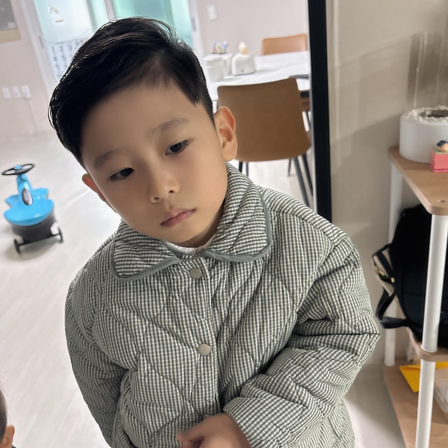 벌써 유치원 졸업사진 찍는 날이 오다니...!!!
잘 찍고와 이수민❤️
.
.
.
#한시를가만히안있음
#아침부터엄마머리손질애씀
#뭔가기특방특한시간이였다졸업사진이라니