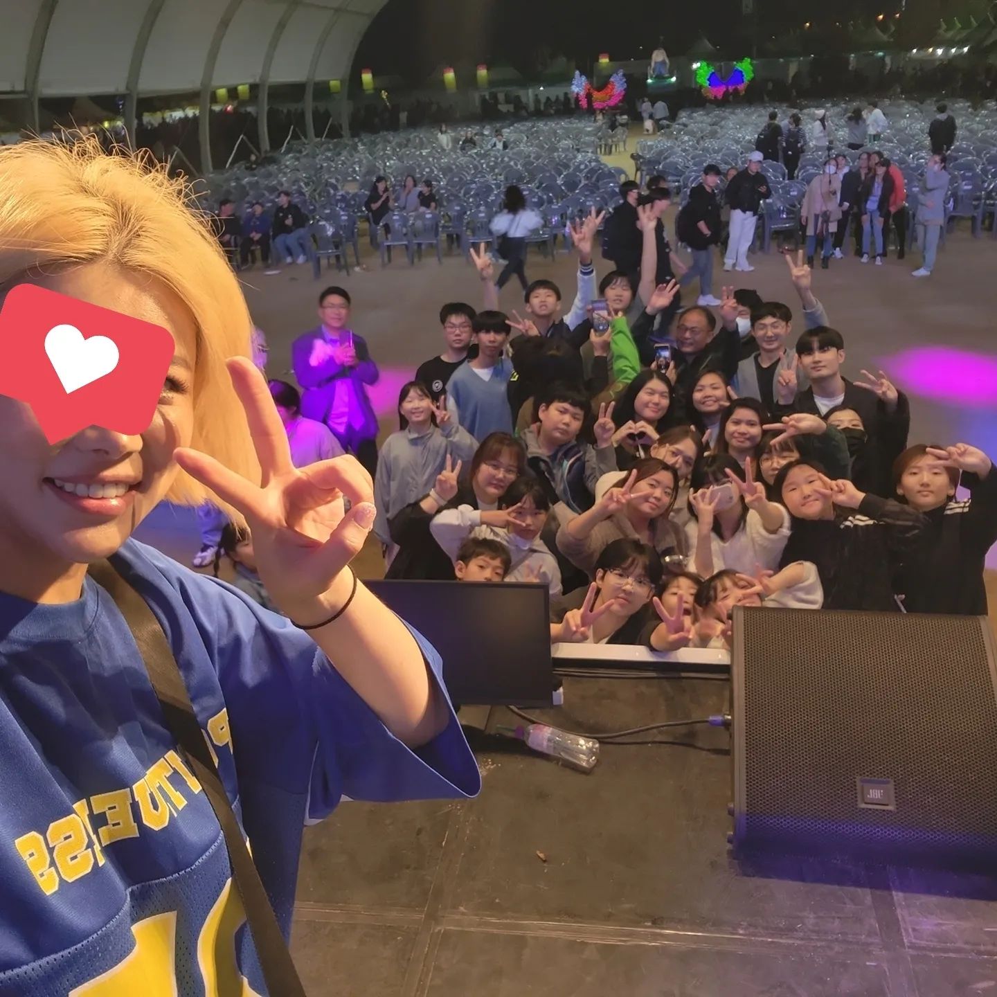 #DJ라라 
유명하지도 않은 DJ
같이사진찍고싶어해주셨는데,
시간이안되서 다같이 단체샷❤️

#증평인삼골축제 언제나
DJ를 행복하게해주는 관객분들
올해도 감사했습니다🙌🙌

토.일요일은 DJ라라동생 #DJ갓홍
godhong_official 
더 재밌을거니까 신나게 즐겨주세요~^^

#증평 #증평축제 #인삼골축제 #축제DJ
#축제전문DJ #공연DJ
