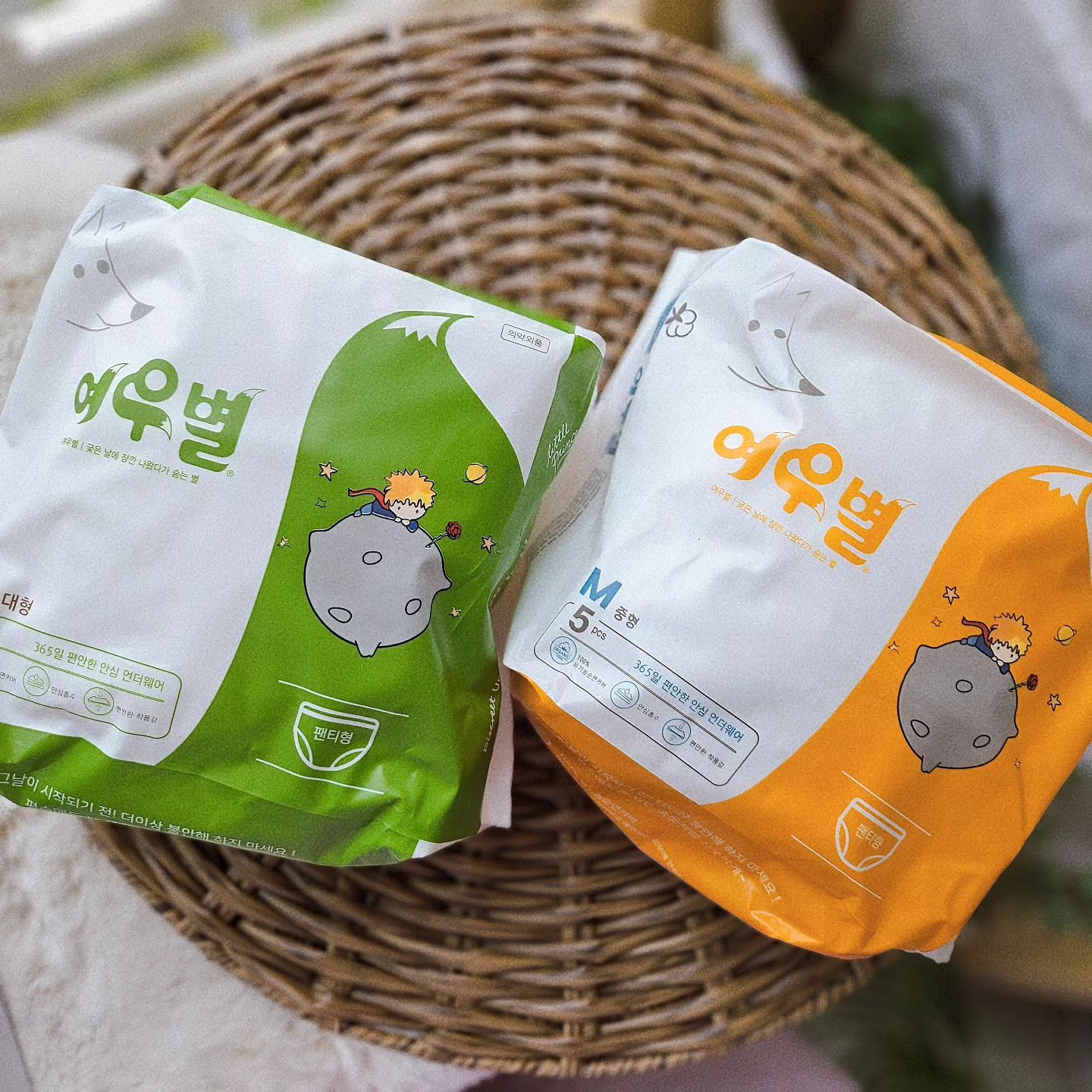 제품제공 yeowoobyul.official

❝ 여우별, 유기농 순면 팬티형 생리대 ❞

늘 사용하던 건 패드형 생리대지만
언젠가 한 번 편하게 팬티처럼 입는 생리대를 착용 해 보고는
홀딱 반해 속옷처럼 편안하게 입는 생리대를 고집하게 된다.

양이 많은 날에도 강력한 흡수력으로
언제나 상쾌하게 입을 수 있는 여우별 생리대.

특히나..... 이제 막 초경을 시작한 아이들에게
불편함 보다는 편안함을 알려줄 수 있는 제품인 것 같아
딸이 있는 엄마라면 꼭 한 번 직접 사용해보면 좋을 것 같다.

#생리대 #생리대추천 #생리대여우별 #여우별 #여우별오가닉 #여우별생리대 #입는생리대 #입는생리대여우
별 #스키니핏생리대 #부드러운생리대, #부드러운생리대추천 #오가닉커버 #오버나이트추천 #오버나이트