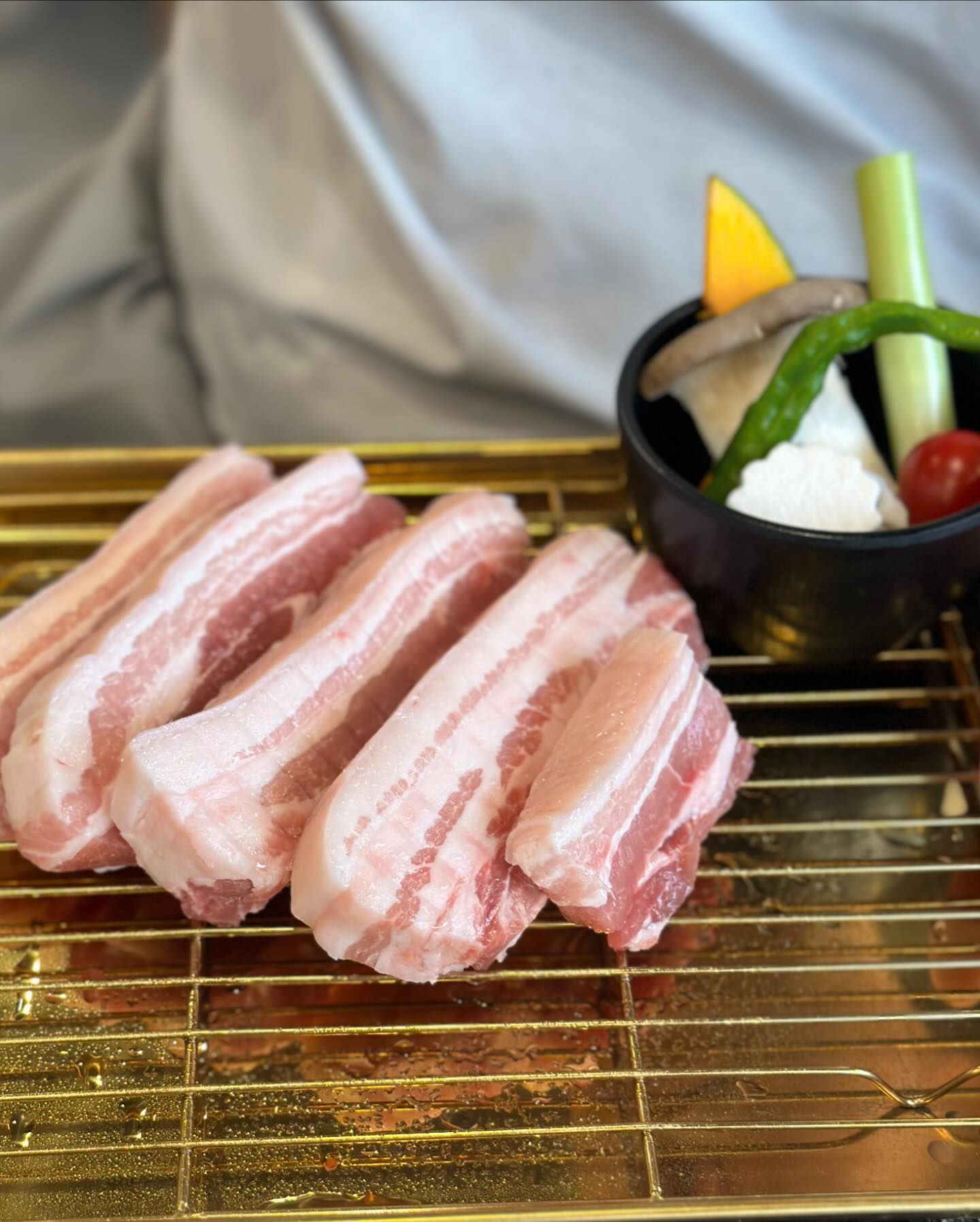 오늘 아 아니 어제 다녀온 울산 찐맛집!!

원래 송정동에 국밥 먹으러 갈려고 했는데
고기냄새에 이끌려 고기집으로 들어가버렸지 모에요?ㅋㅋㅋ

근데 아기 밥도 무료로 주시고 
순두부찌개도 기본으로 나오는데 메인메뉴만큼 맛있고
고기도 저렴하고 맛있는 #금일육당 

세입공주 울리니
쌈무에 쌈싸먹는 모습 보고
와 여기 찐맛집이네.. 싶었어요
(마지막 영상있음♥️)

집이랑 조금만 가까웠다면 주1회 방문 각인데
중구에도 오픈해주세요🤣🤣

🏷️금일육당
주소:울산 북구 송정15길 7
영업시간:16:00-24:00
전화:0507-1365-9303