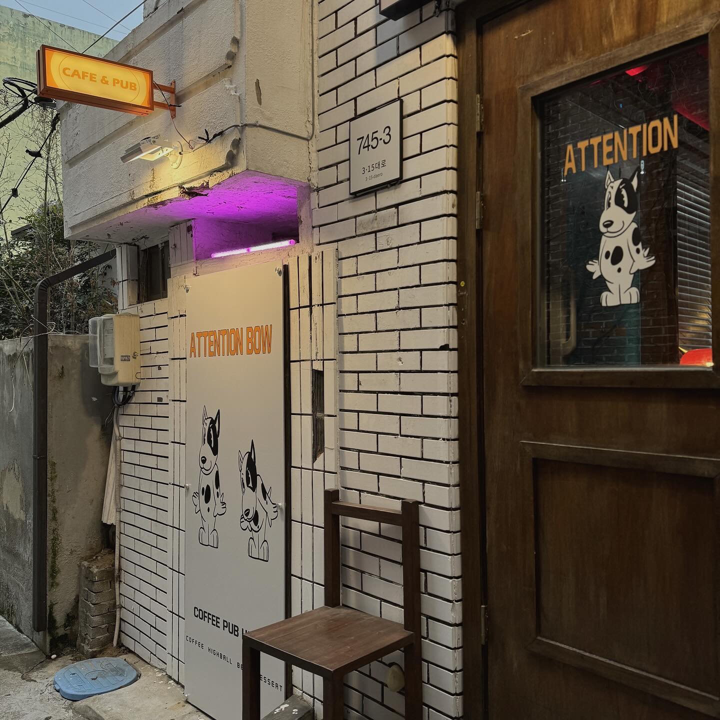 #합성동카페  #어텐션바우

합성동 건너편에 있어 잘 몰랐던 나만 알고싶은 카페
분위기로 끝!! 그리고 커피도 진짜 맛있었던 커피맛집
마산에 이렇게 힙한 카페가 있는지 몰랐는데 어디서든 사진찍으면 인생샷나올 것 같은 분위기 좋은 카페

🛖경상남도 창원시 마산회원구 3.15대로 745-3 1층
📞0507-1486-1074
⏱️ 월~목 12:00 ~ 23:00 금,토,일 12:00 ~ 01:00

#창원맛집 #창원카페추천 #창원카페 #마산카페 #마산맛집 #합성동카페 #어텐션바우 #attentionbow #합성동디저트카페 #마산카페추천 #카페스타그램 #커피스타그램 #마산카페맛집 #마산커피맛집 #카페추천 #카페 #먹스타소통