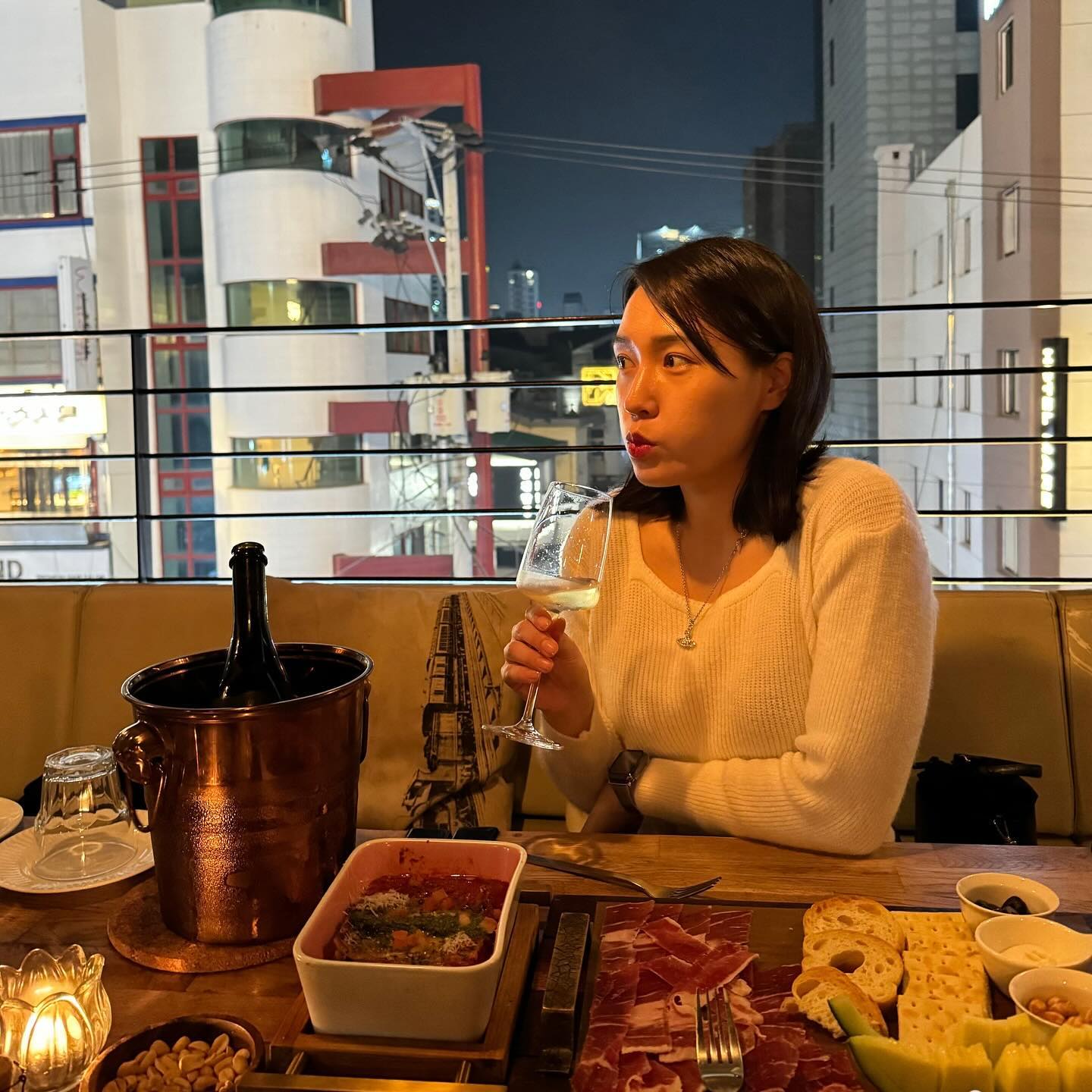 그대 눈동자에 치얼스 ,,🍷✨