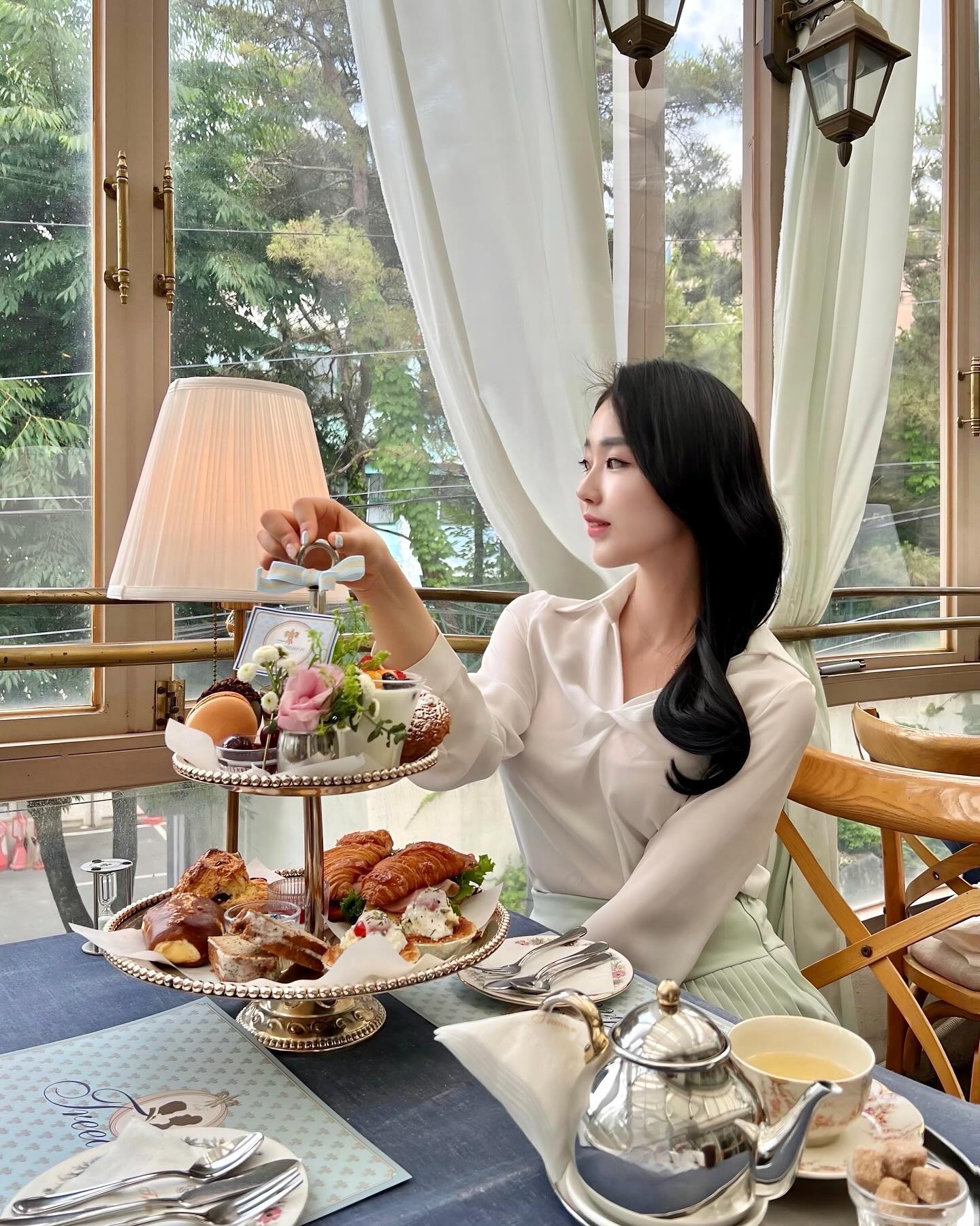 저녁약속만 잡을 수 있다보니까, 늘 지인들한테 낮시간에 #브런치 먹으면서 #노트북 하고 싶은게 #창업 하고싶던 이유중 일부라 했는데,,이젠 #애프터눈티 보다 다양한 기획으로 일벌리는게 더 재밌다..👻🤍 #화이팅
.
#트리아농#청담#밀크티#청담브런치맛집#테라스카페#청담역카페
